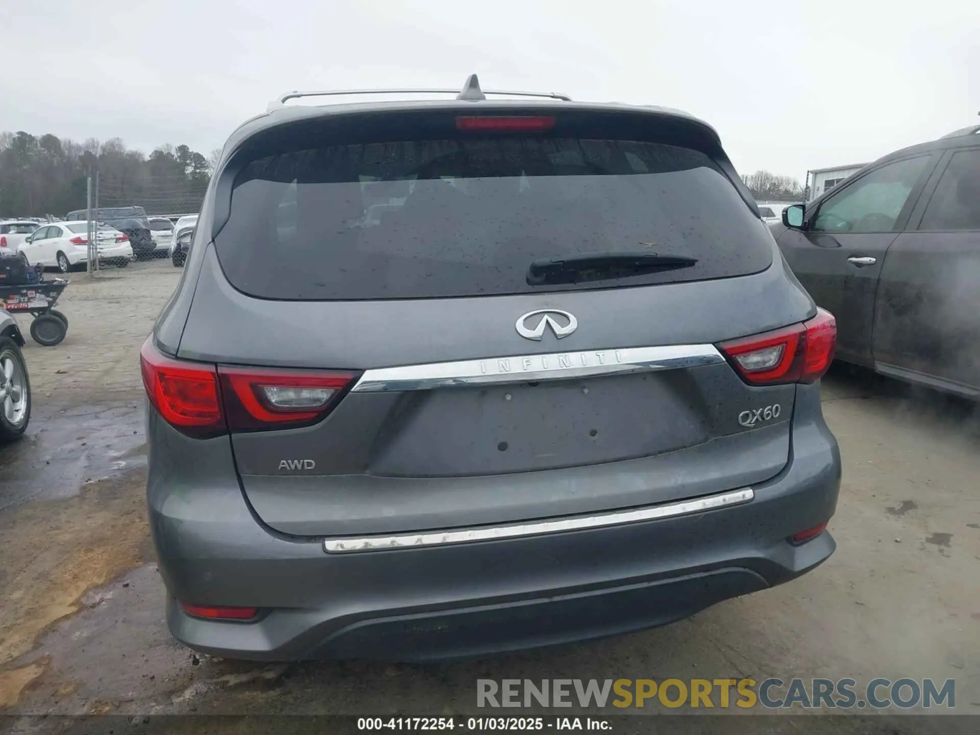 17 Photograph of a damaged car 5N1DL0MM8KC569052 INFINITI QX60 2019