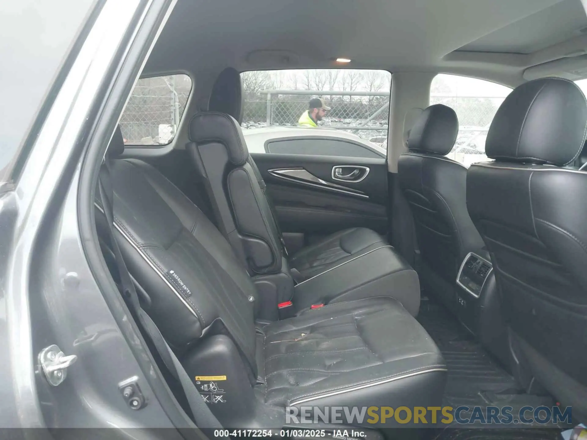 8 Photograph of a damaged car 5N1DL0MM8KC569052 INFINITI QX60 2019