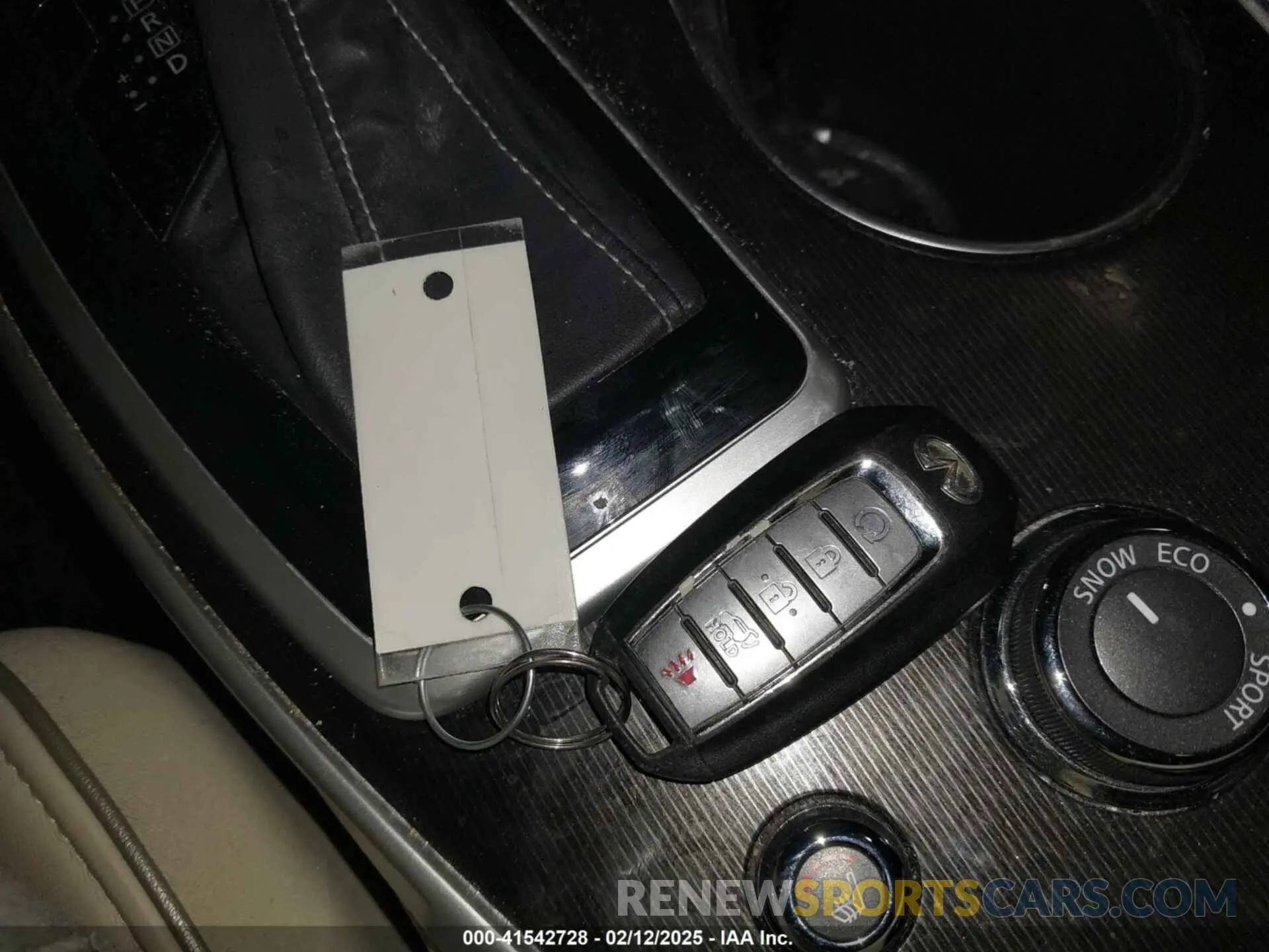 11 Photograph of a damaged car 5N1DL0MM9KC520393 INFINITI QX60 2019