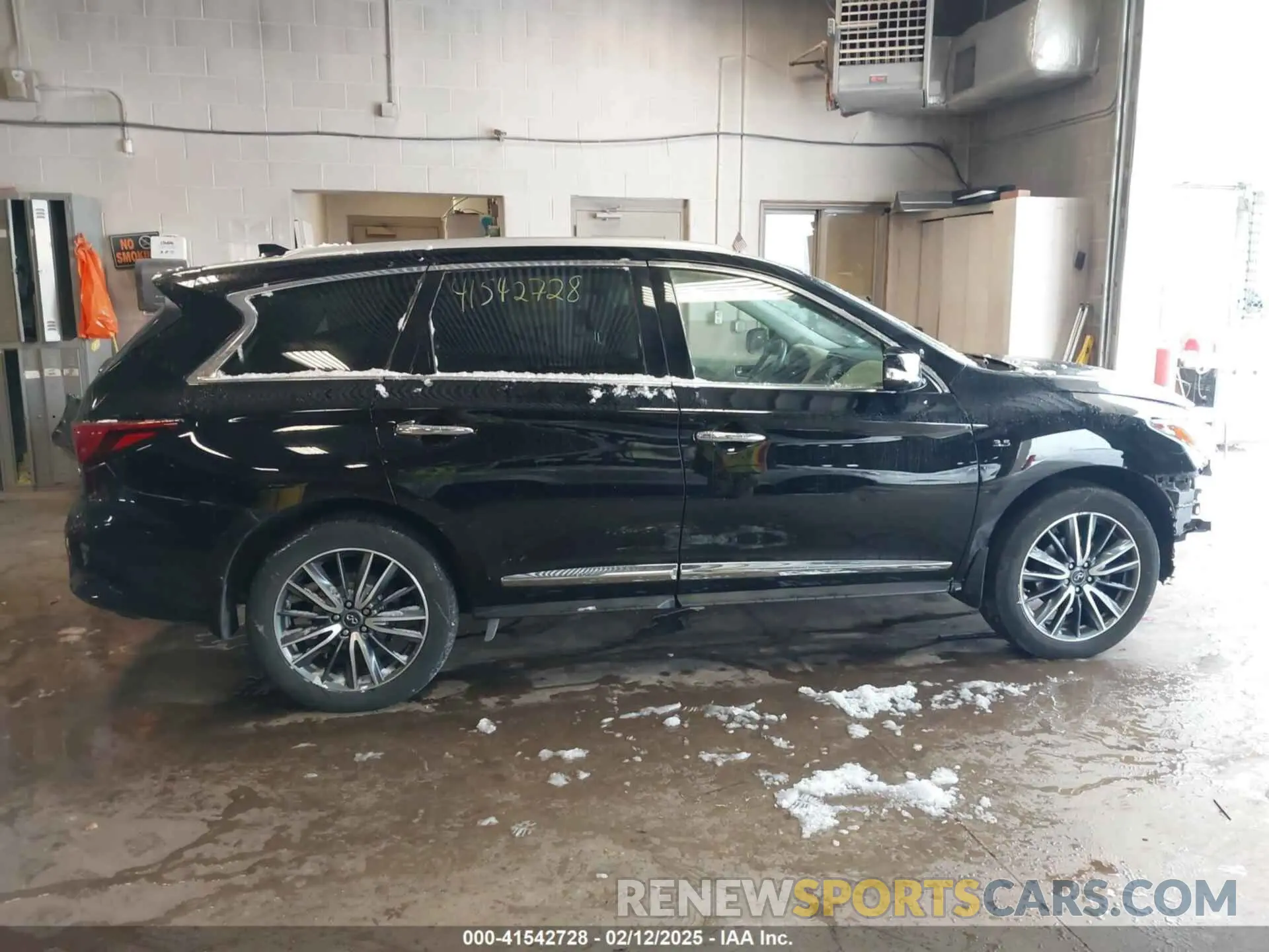 14 Photograph of a damaged car 5N1DL0MM9KC520393 INFINITI QX60 2019