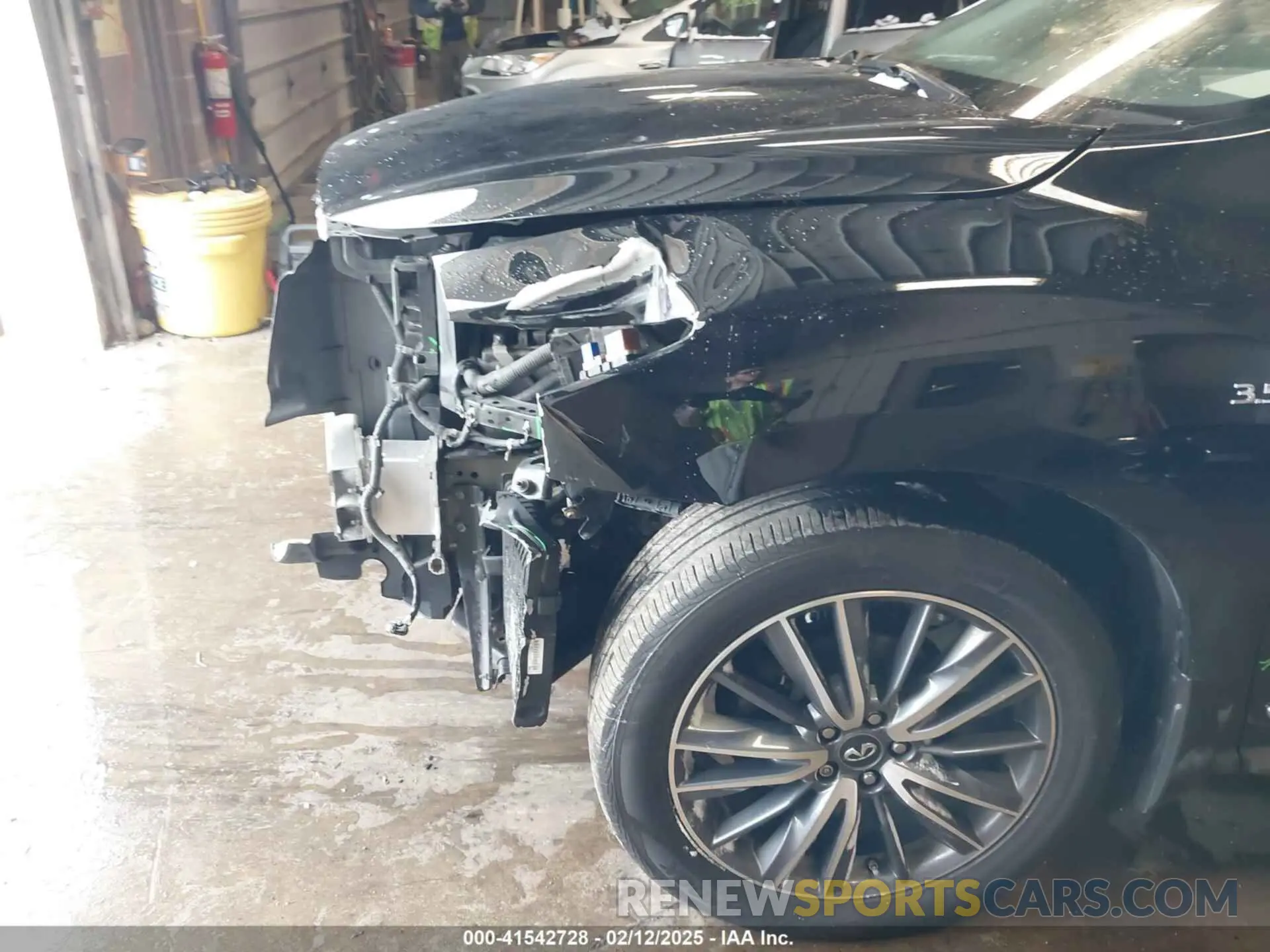 18 Photograph of a damaged car 5N1DL0MM9KC520393 INFINITI QX60 2019