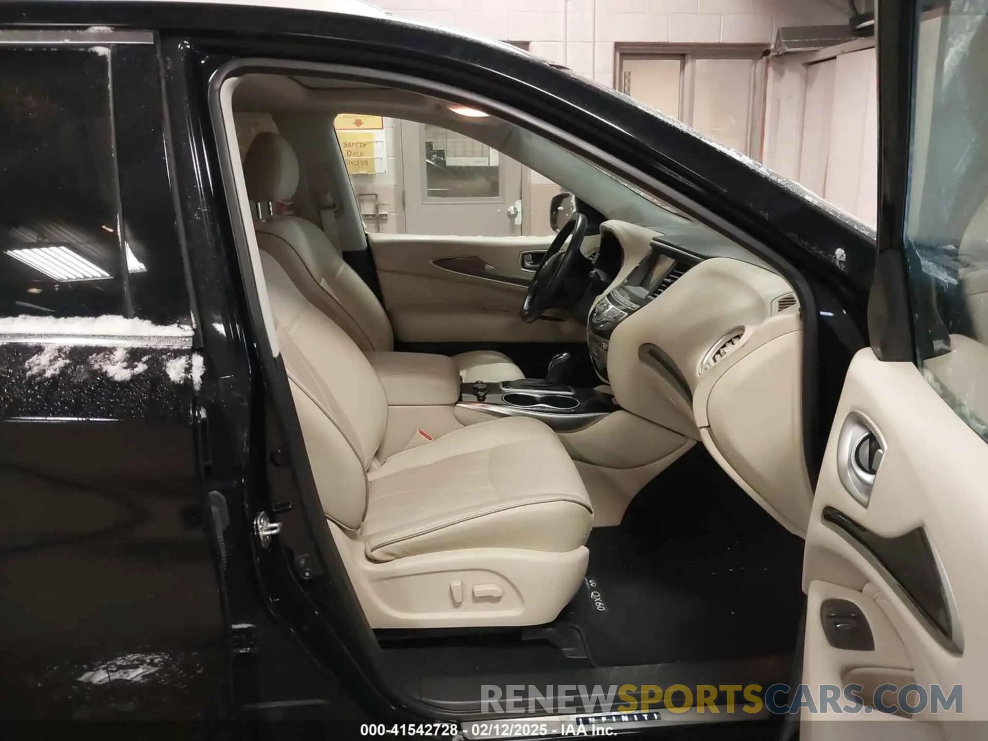 5 Photograph of a damaged car 5N1DL0MM9KC520393 INFINITI QX60 2019