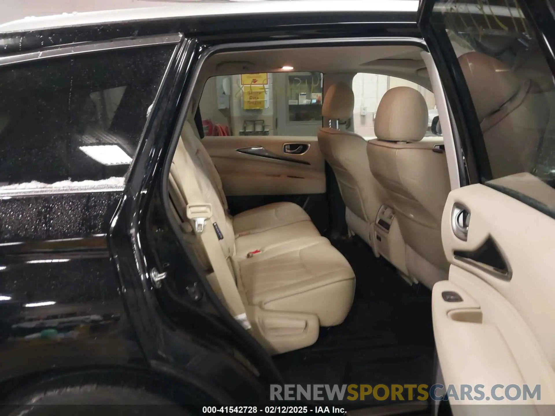 8 Photograph of a damaged car 5N1DL0MM9KC520393 INFINITI QX60 2019