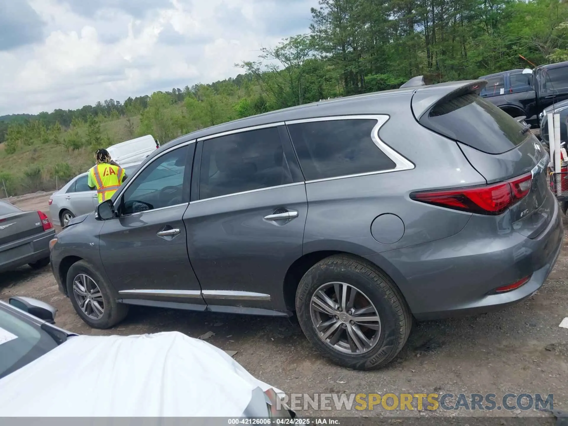 14 Photograph of a damaged car 5N1DL0MM9KC568038 INFINITI QX60 2019