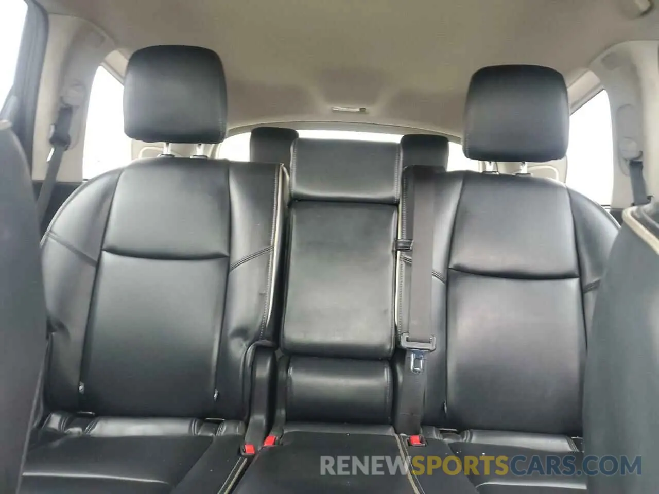 10 Photograph of a damaged car 5N1DL0MMXKC566279 INFINITI QX60 2019