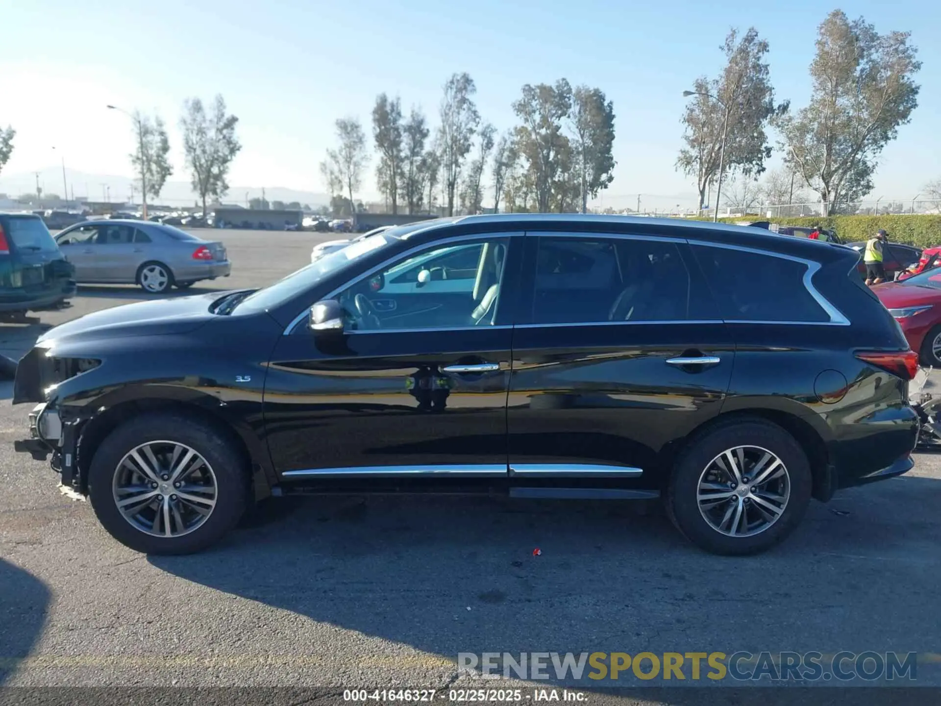 15 Photograph of a damaged car 5N1DL0MN0KC502373 INFINITI QX60 2019
