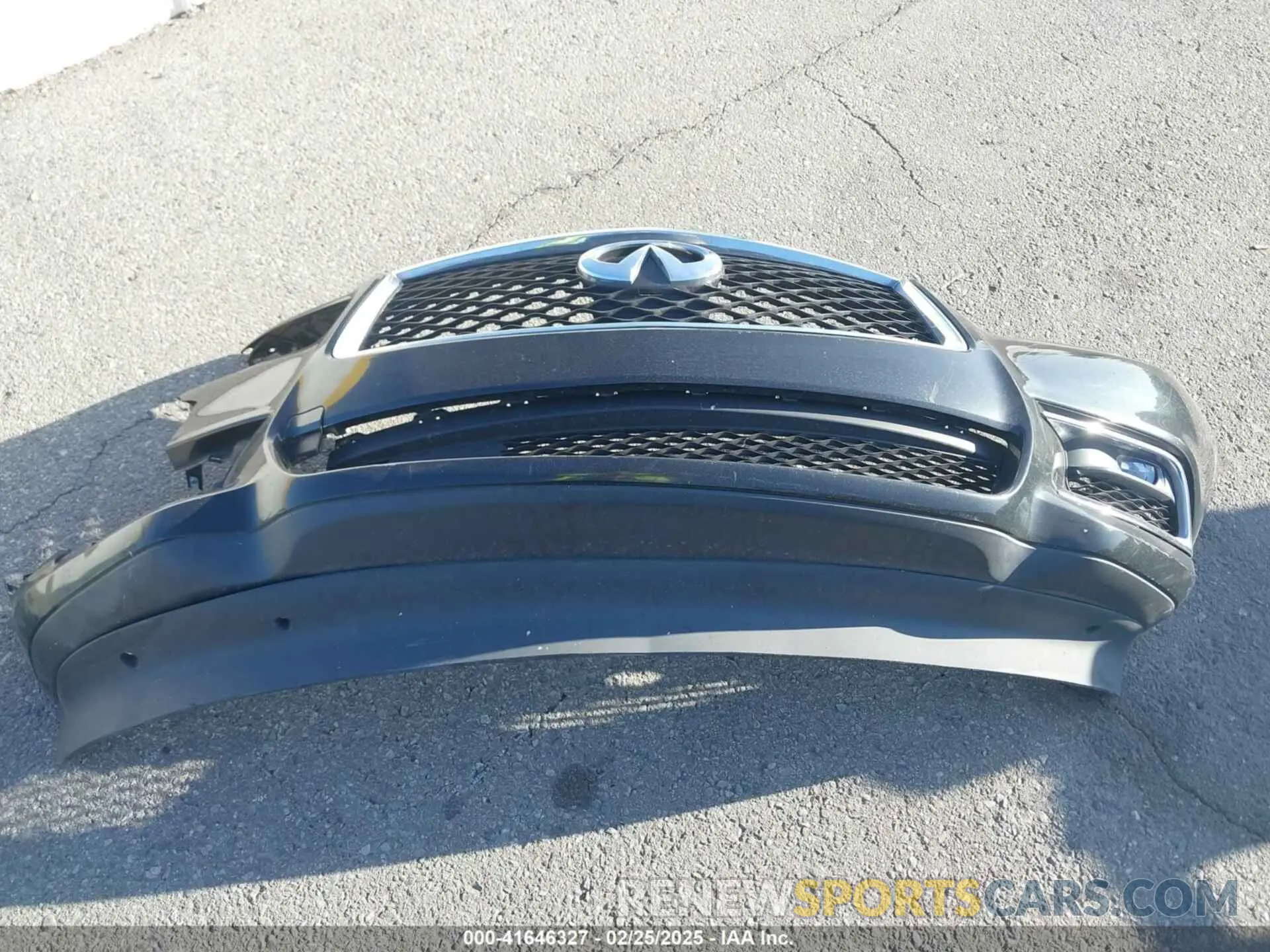 18 Photograph of a damaged car 5N1DL0MN0KC502373 INFINITI QX60 2019