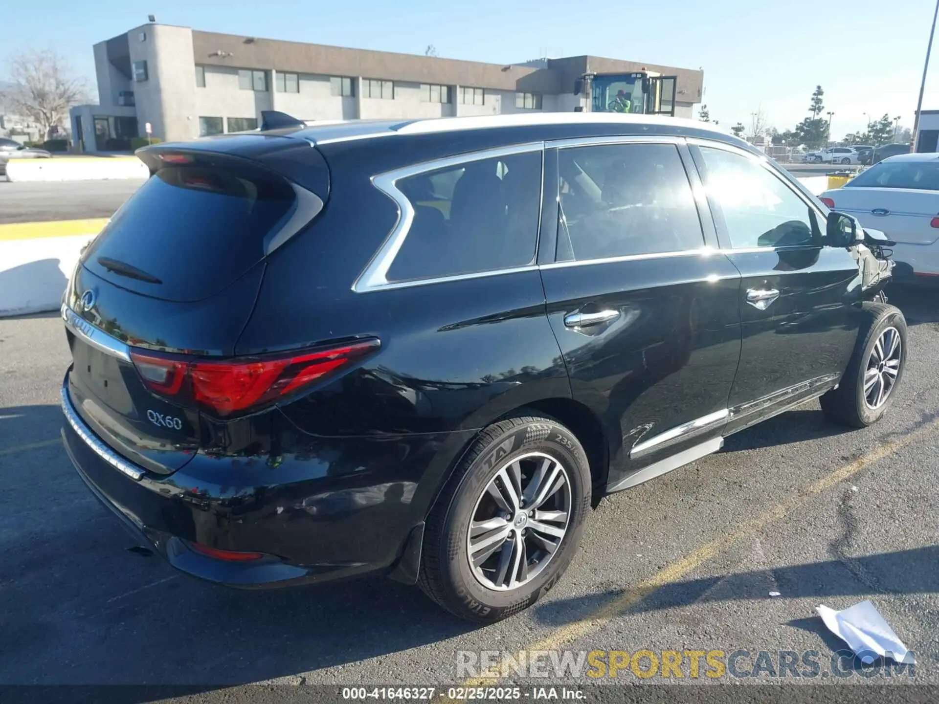 4 Photograph of a damaged car 5N1DL0MN0KC502373 INFINITI QX60 2019