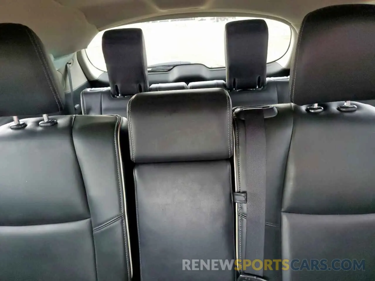 10 Photograph of a damaged car 5N1DL0MN0KC503037 INFINITI QX60 2019