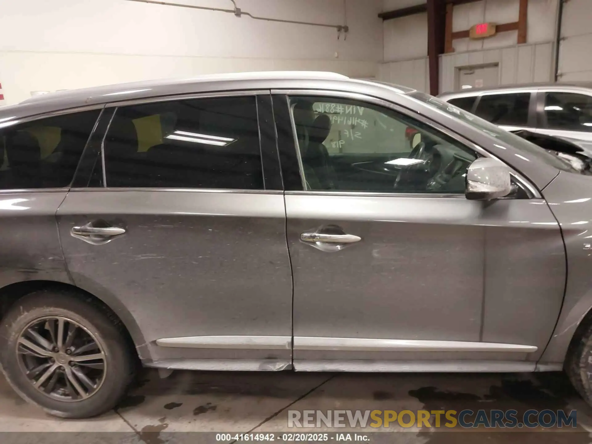 14 Photograph of a damaged car 5N1DL0MN0KC518816 INFINITI QX60 2019