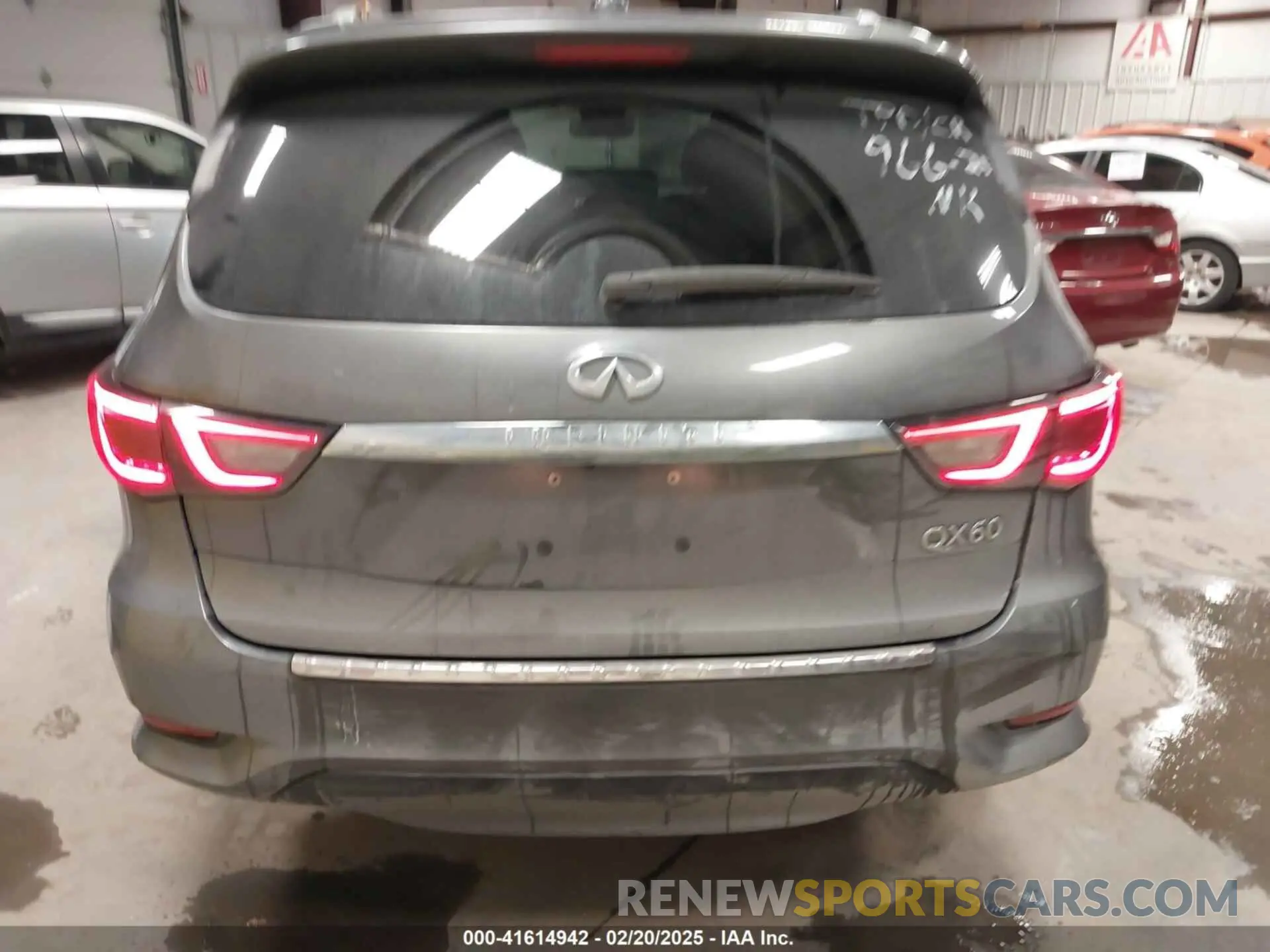 17 Photograph of a damaged car 5N1DL0MN0KC518816 INFINITI QX60 2019