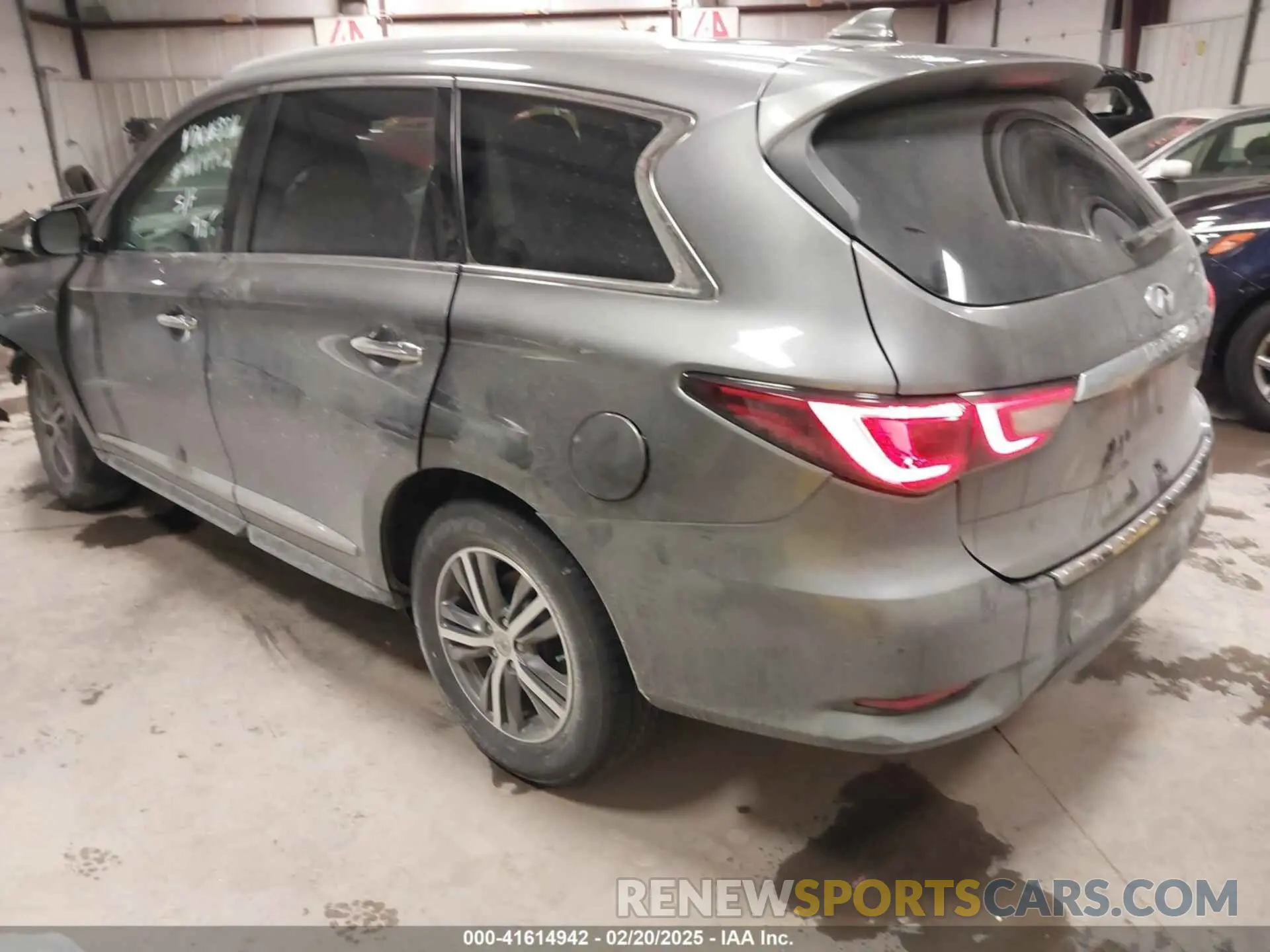 3 Photograph of a damaged car 5N1DL0MN0KC518816 INFINITI QX60 2019