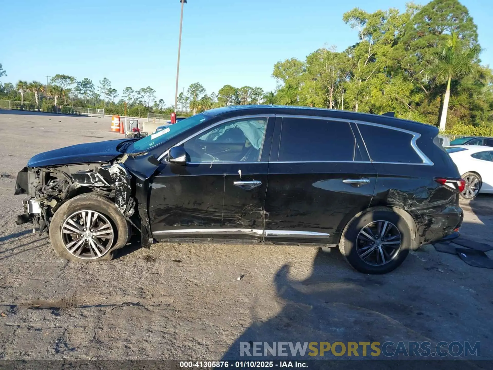 14 Photograph of a damaged car 5N1DL0MN0KC548592 INFINITI QX60 2019
