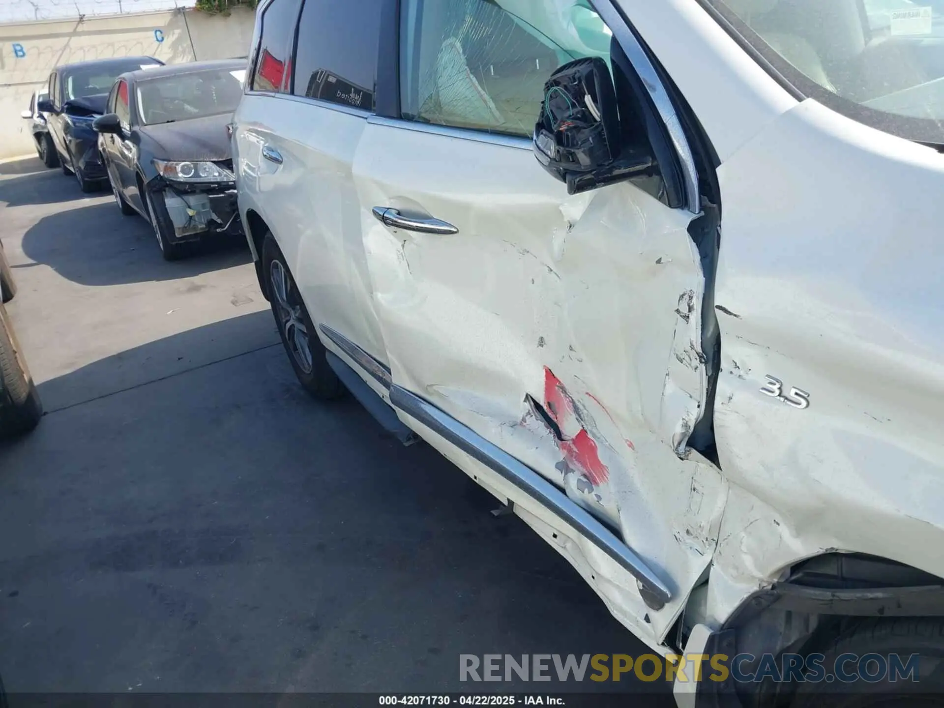 13 Photograph of a damaged car 5N1DL0MN1KC525483 INFINITI QX60 2019