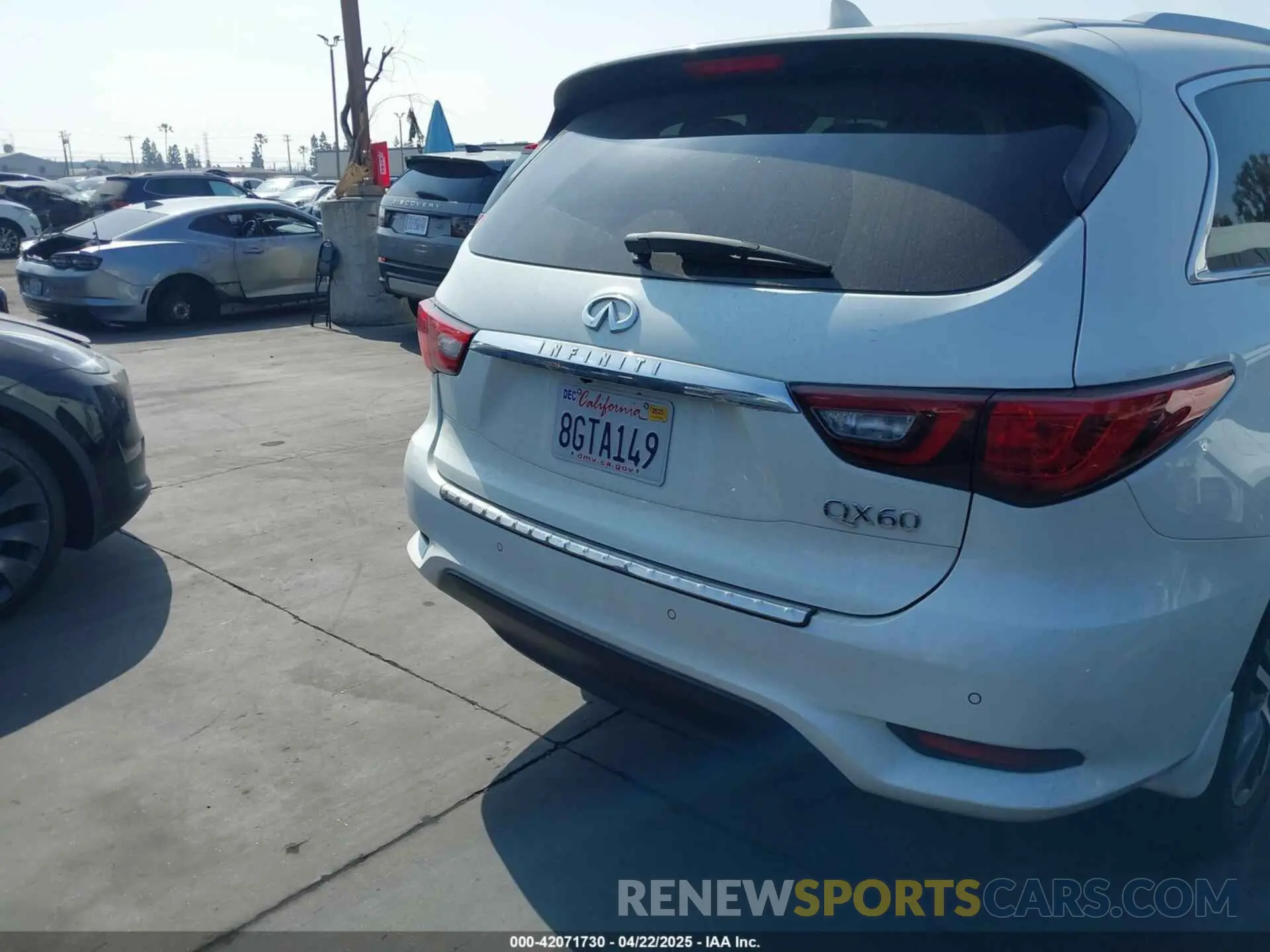 16 Photograph of a damaged car 5N1DL0MN1KC525483 INFINITI QX60 2019