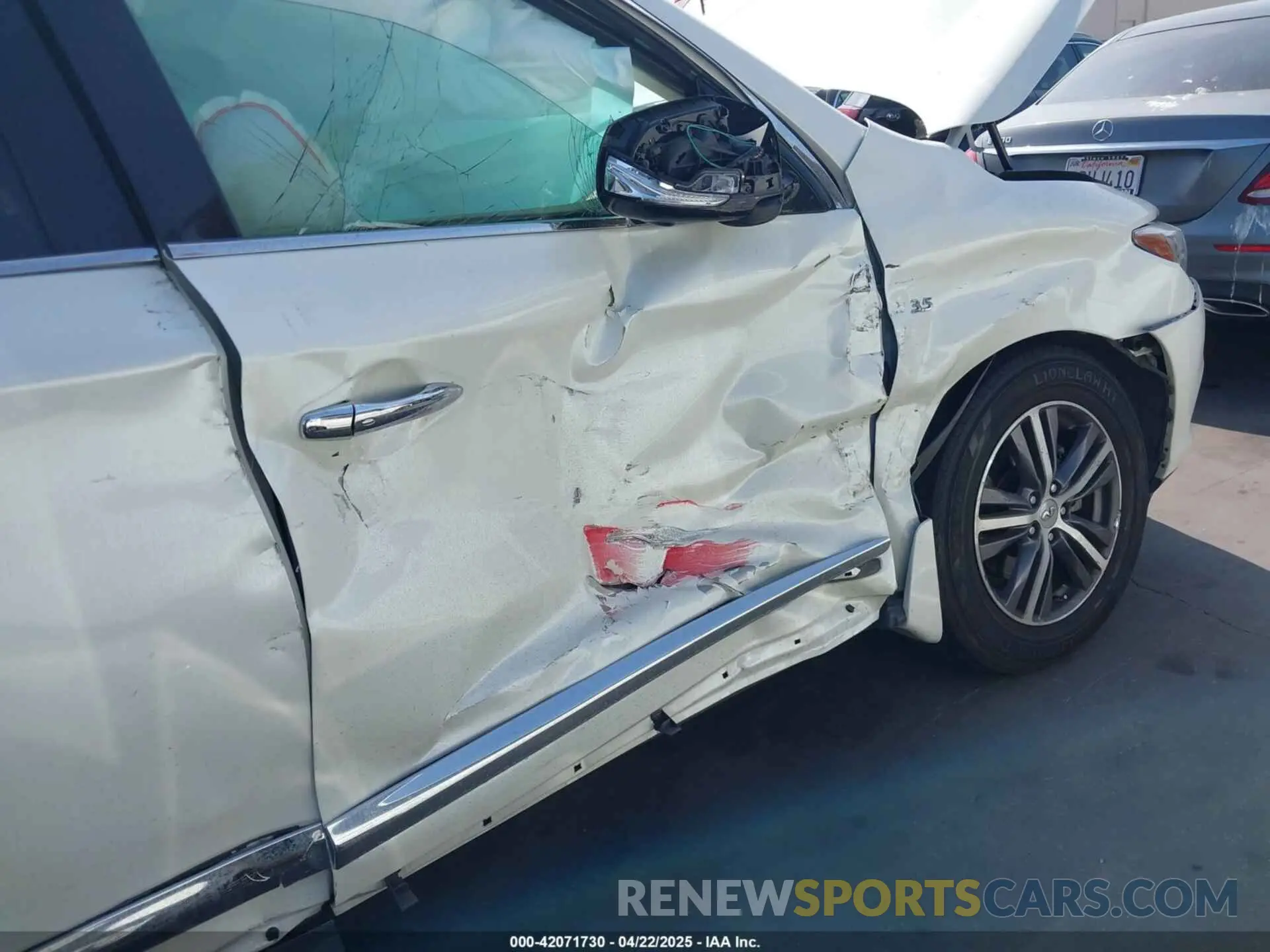6 Photograph of a damaged car 5N1DL0MN1KC525483 INFINITI QX60 2019