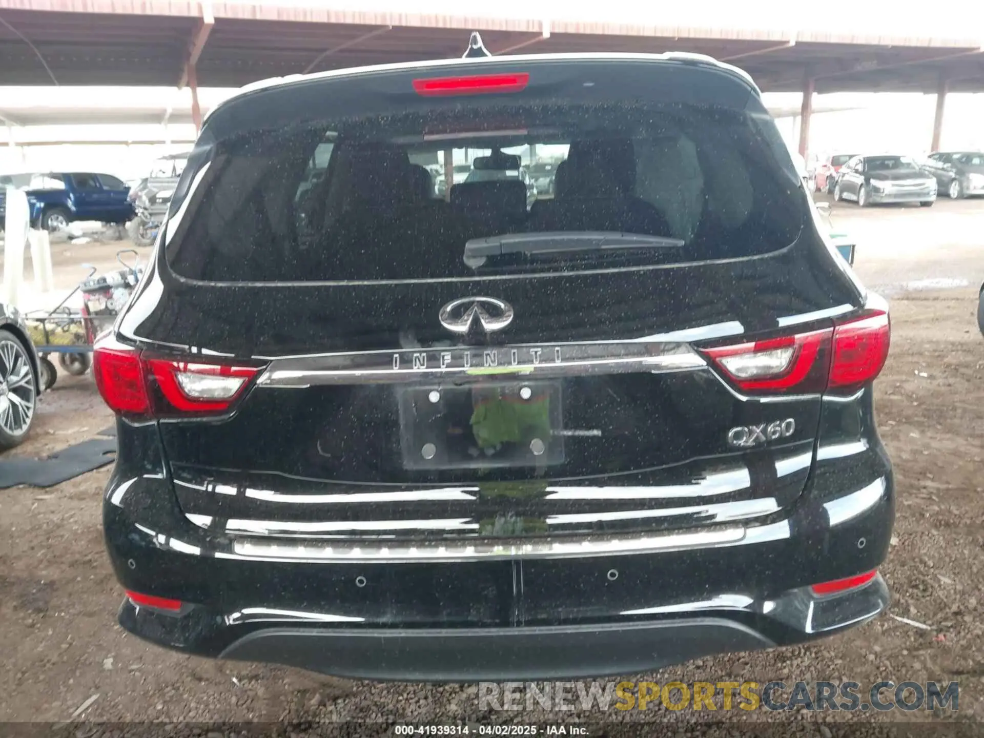 17 Photograph of a damaged car 5N1DL0MN2KC509289 INFINITI QX60 2019