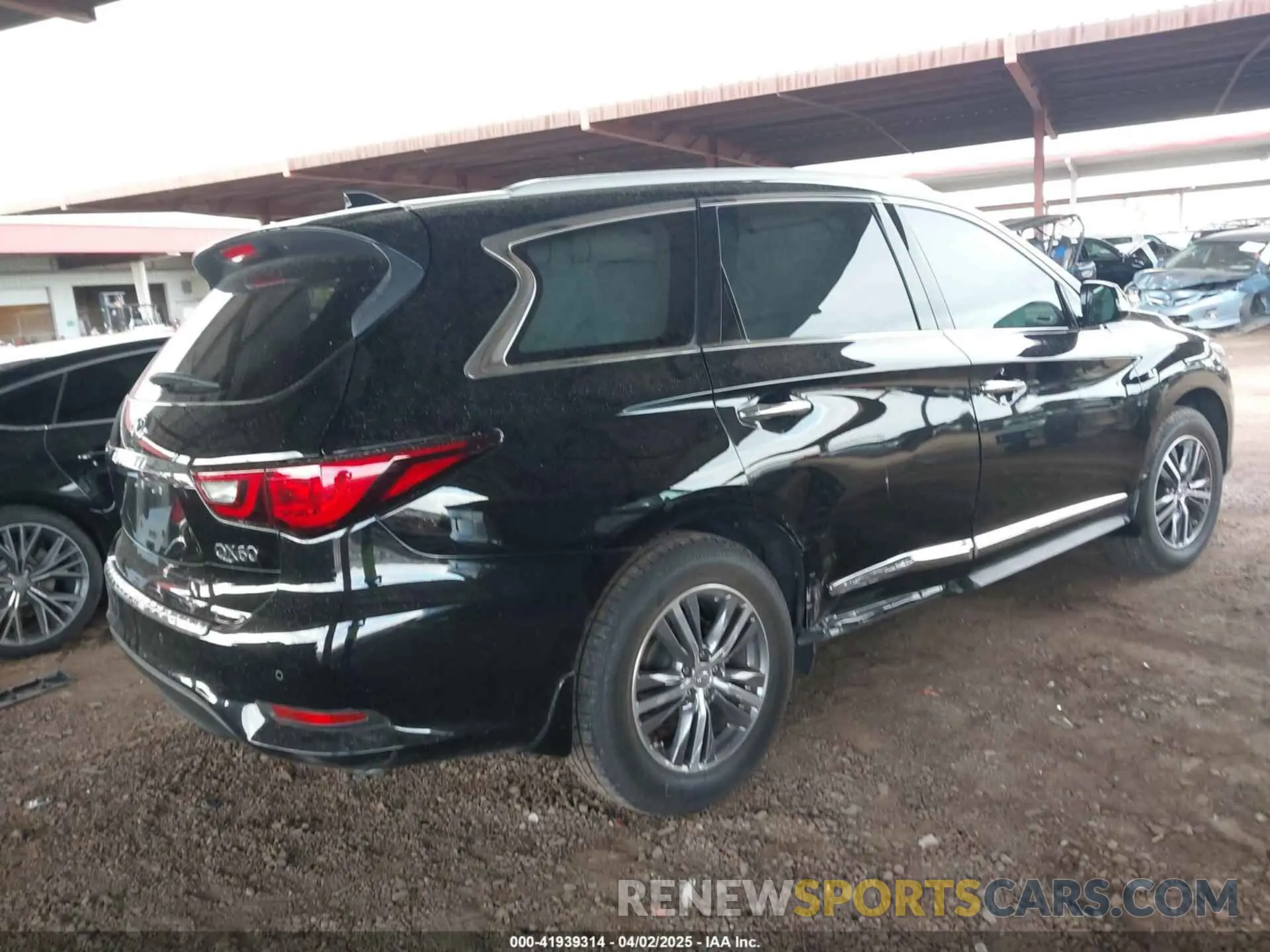4 Photograph of a damaged car 5N1DL0MN2KC509289 INFINITI QX60 2019