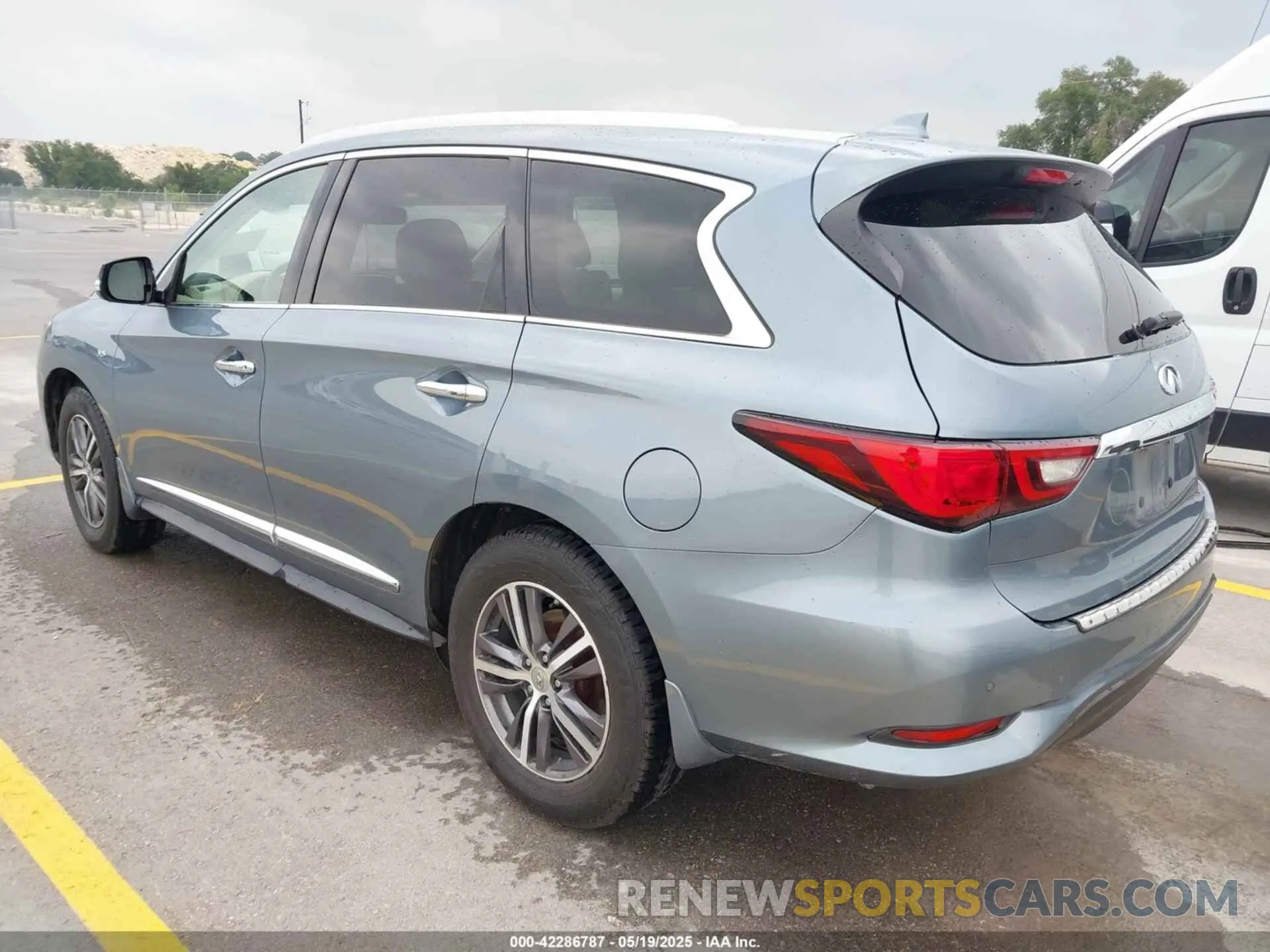 3 Photograph of a damaged car 5N1DL0MN2KC510720 INFINITI QX60 2019