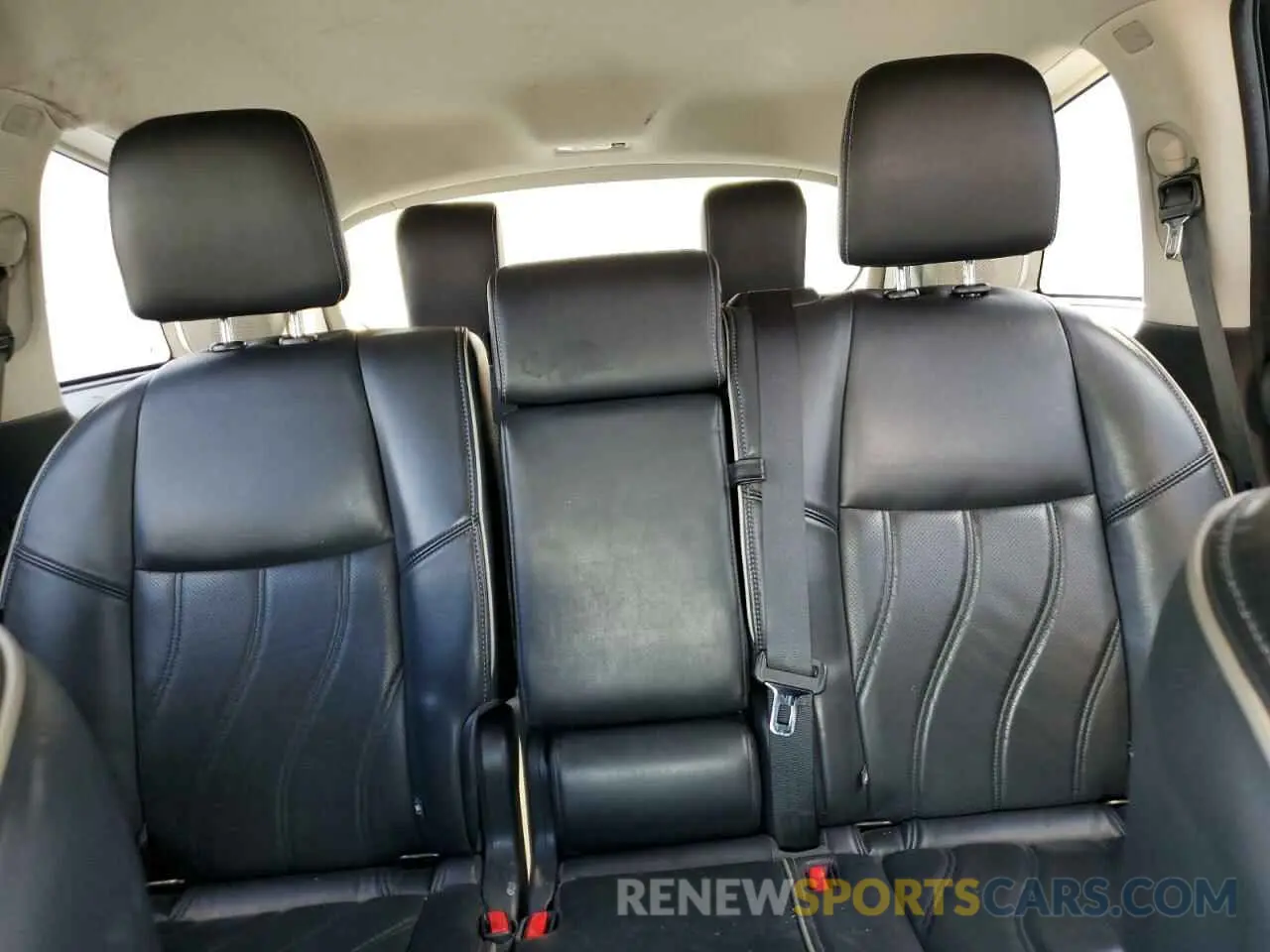 10 Photograph of a damaged car 5N1DL0MN2KC524309 INFINITI QX60 2019