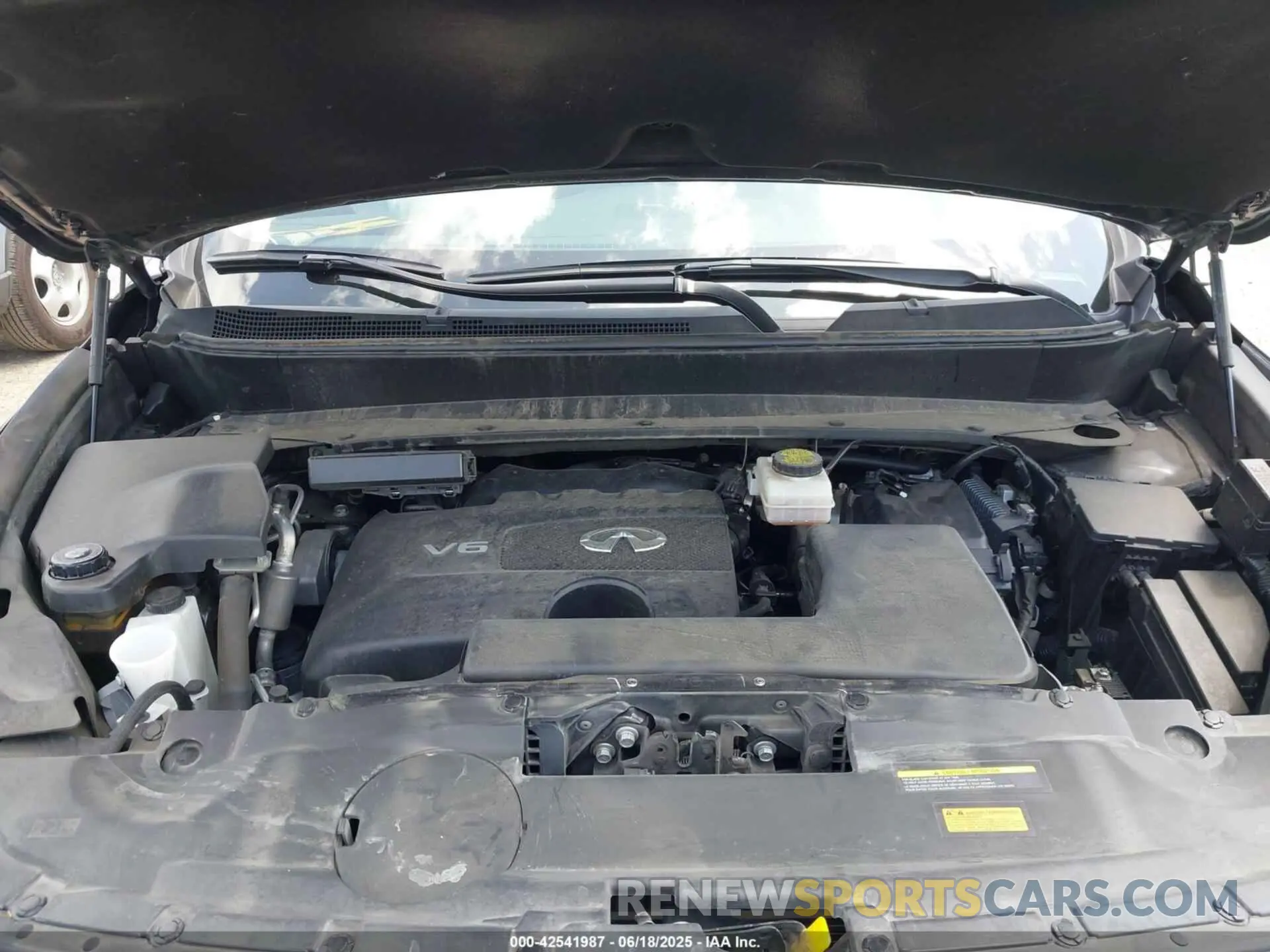 10 Photograph of a damaged car 5N1DL0MN2KC535357 INFINITI QX60 2019