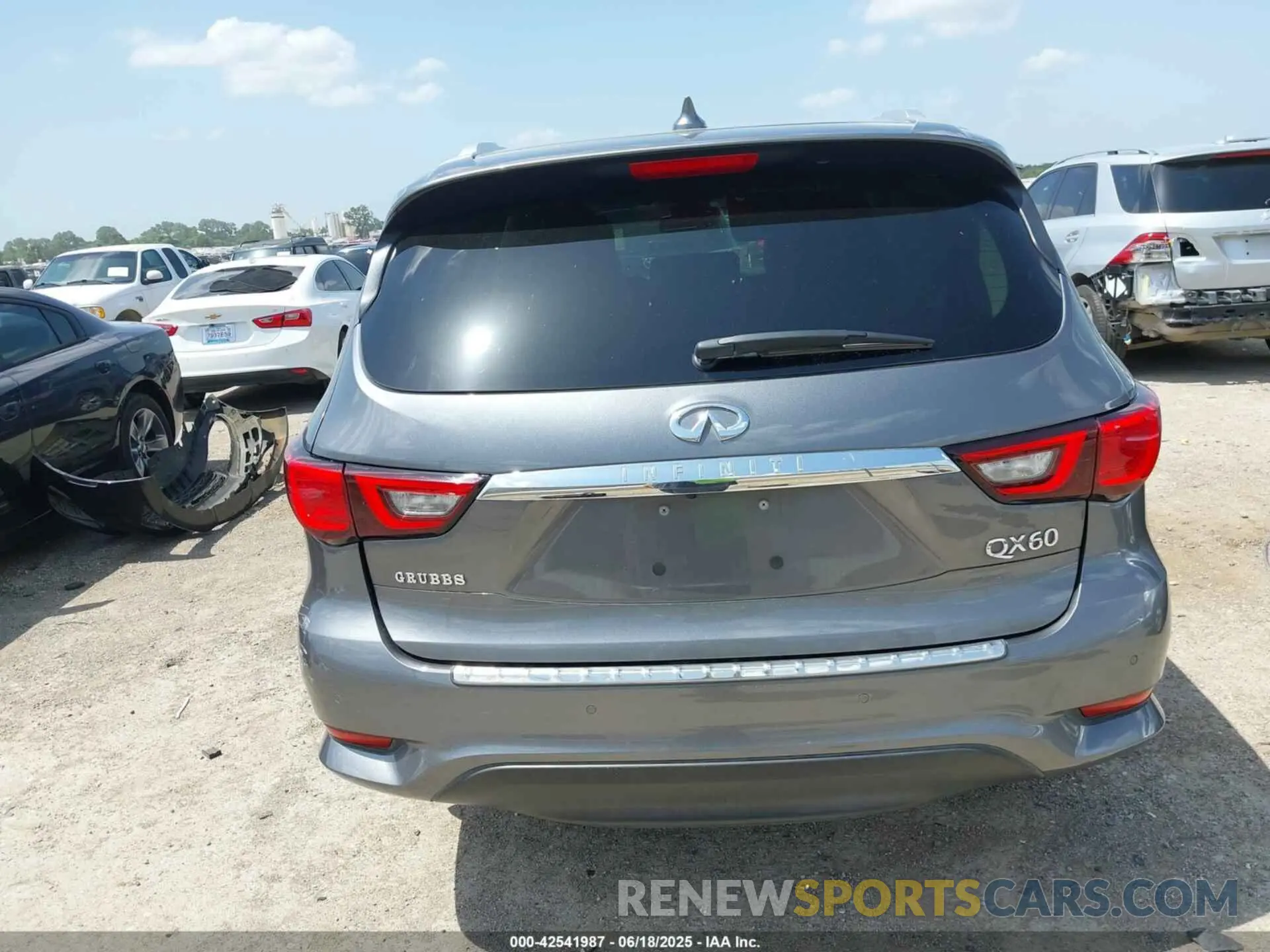 16 Photograph of a damaged car 5N1DL0MN2KC535357 INFINITI QX60 2019