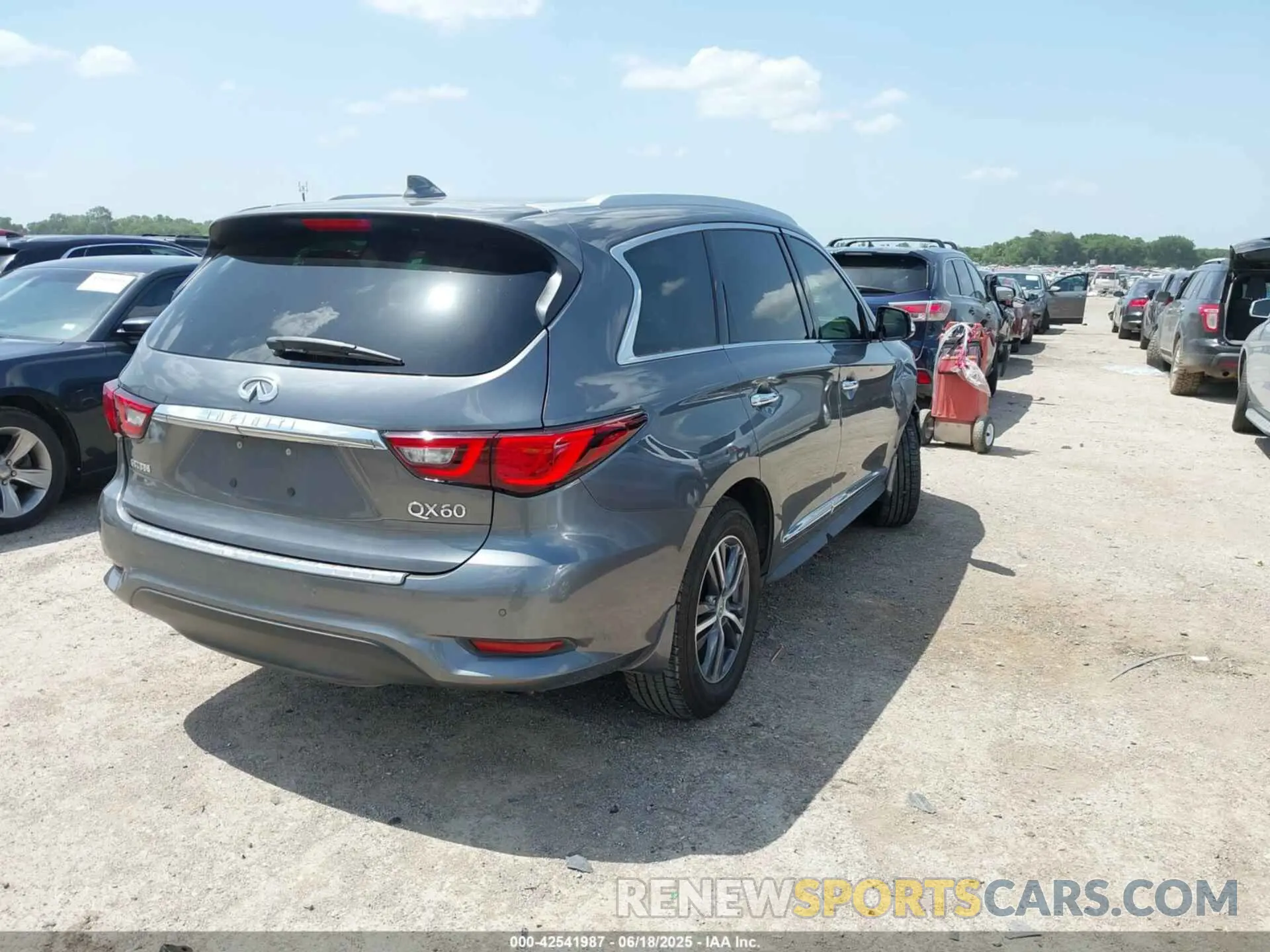 4 Photograph of a damaged car 5N1DL0MN2KC535357 INFINITI QX60 2019