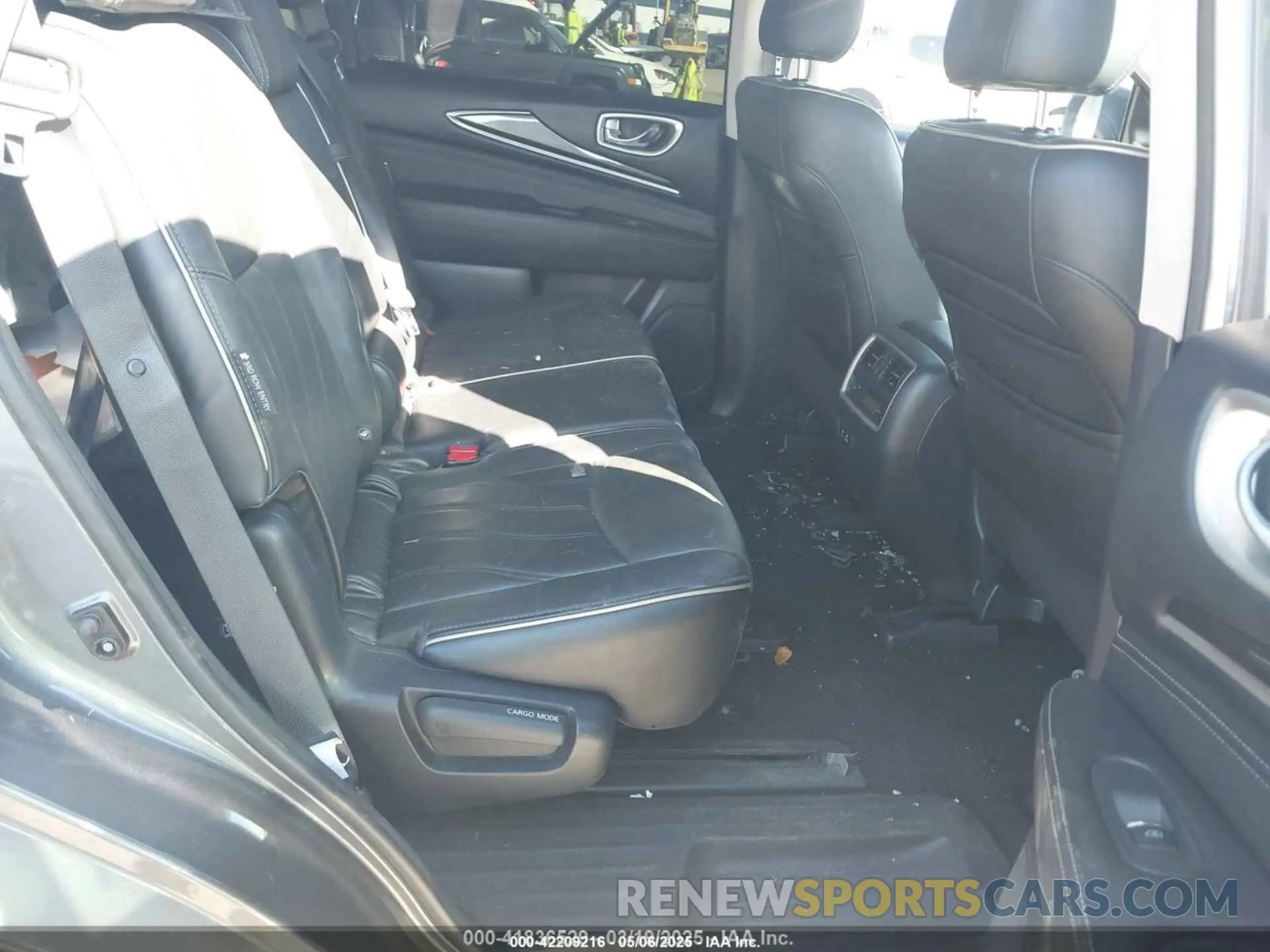 8 Photograph of a damaged car 5N1DL0MN2KC560968 INFINITI QX60 2019