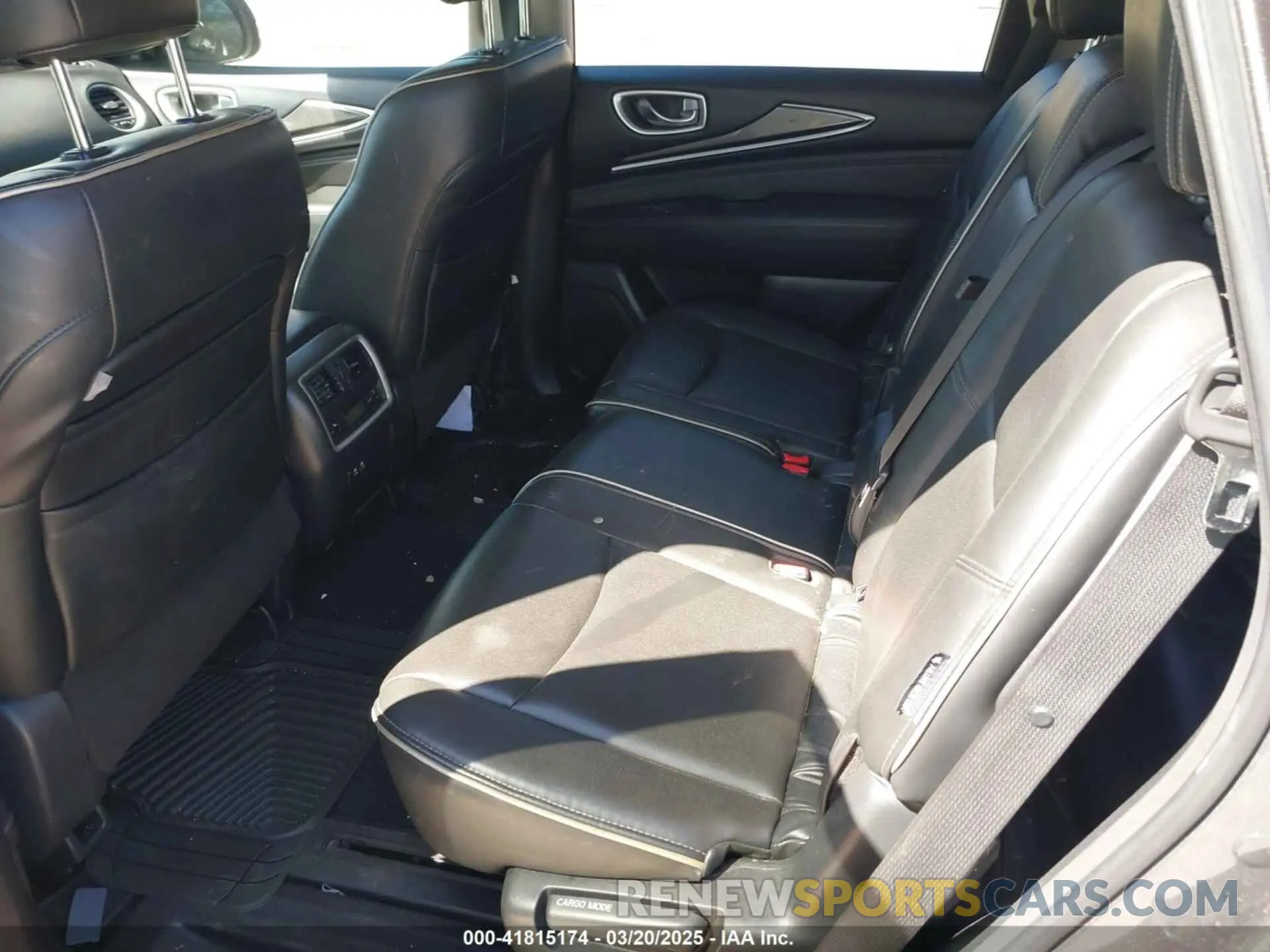 8 Photograph of a damaged car 5N1DL0MN3KC528904 INFINITI QX60 2019