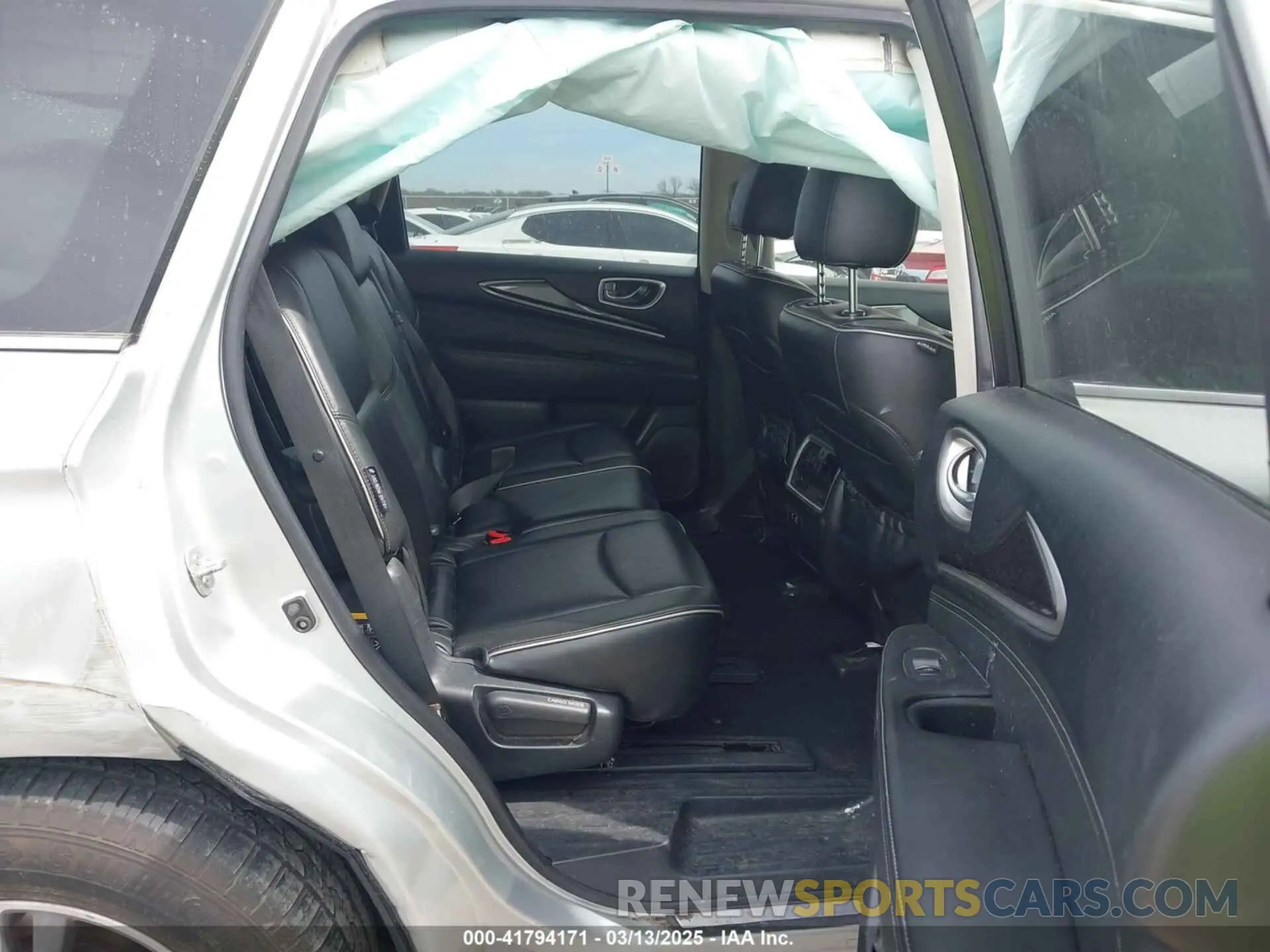 8 Photograph of a damaged car 5N1DL0MN3KC548764 INFINITI QX60 2019