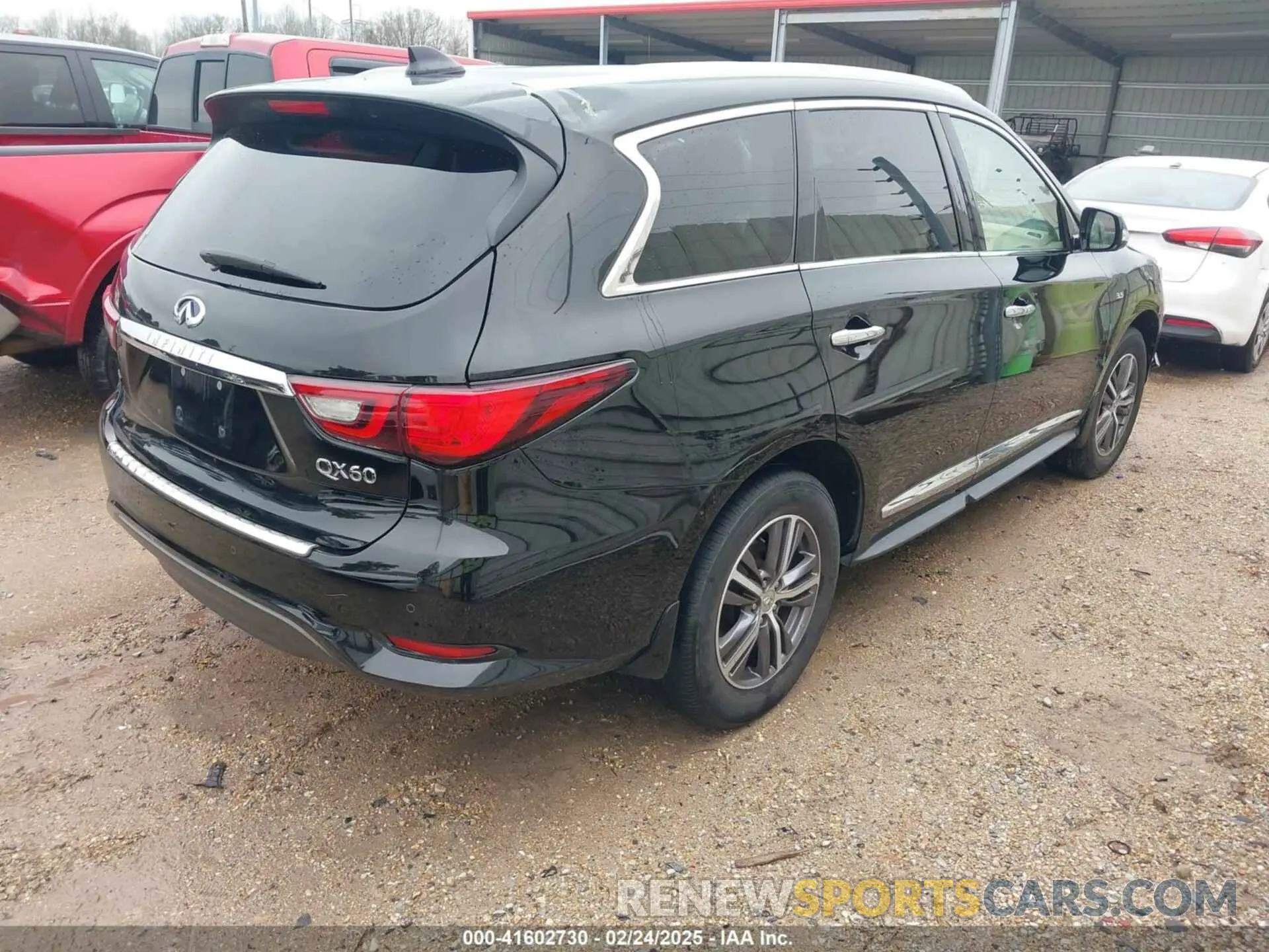 4 Photograph of a damaged car 5N1DL0MN3KC552717 INFINITI QX60 2019