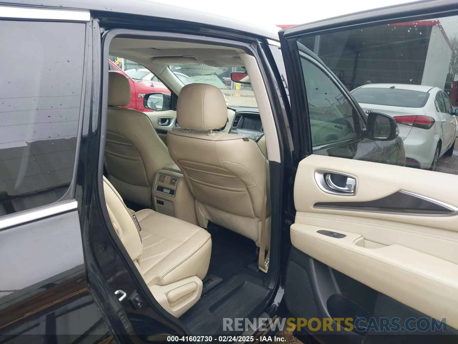 8 Photograph of a damaged car 5N1DL0MN3KC552717 INFINITI QX60 2019