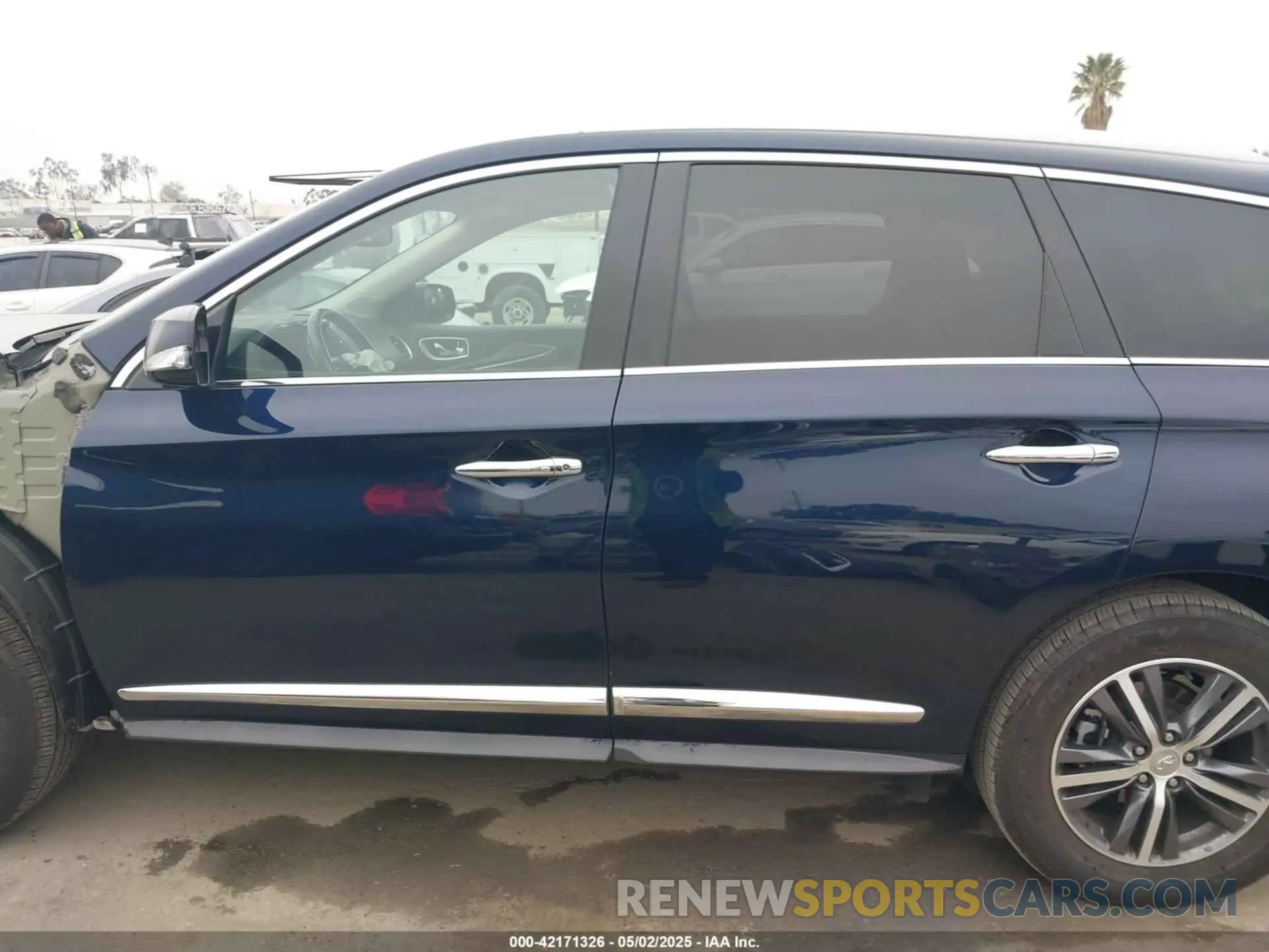15 Photograph of a damaged car 5N1DL0MN3KC558730 INFINITI QX60 2019