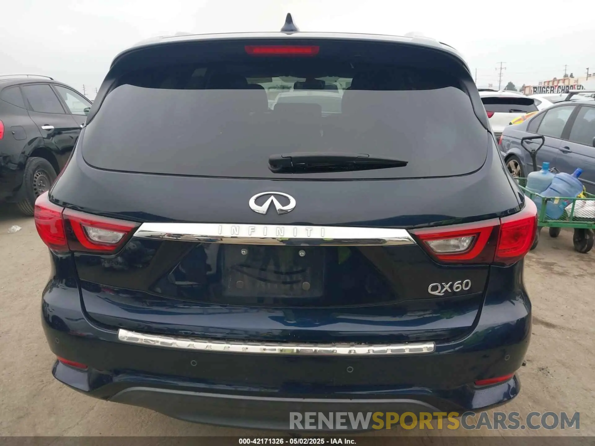 17 Photograph of a damaged car 5N1DL0MN3KC558730 INFINITI QX60 2019