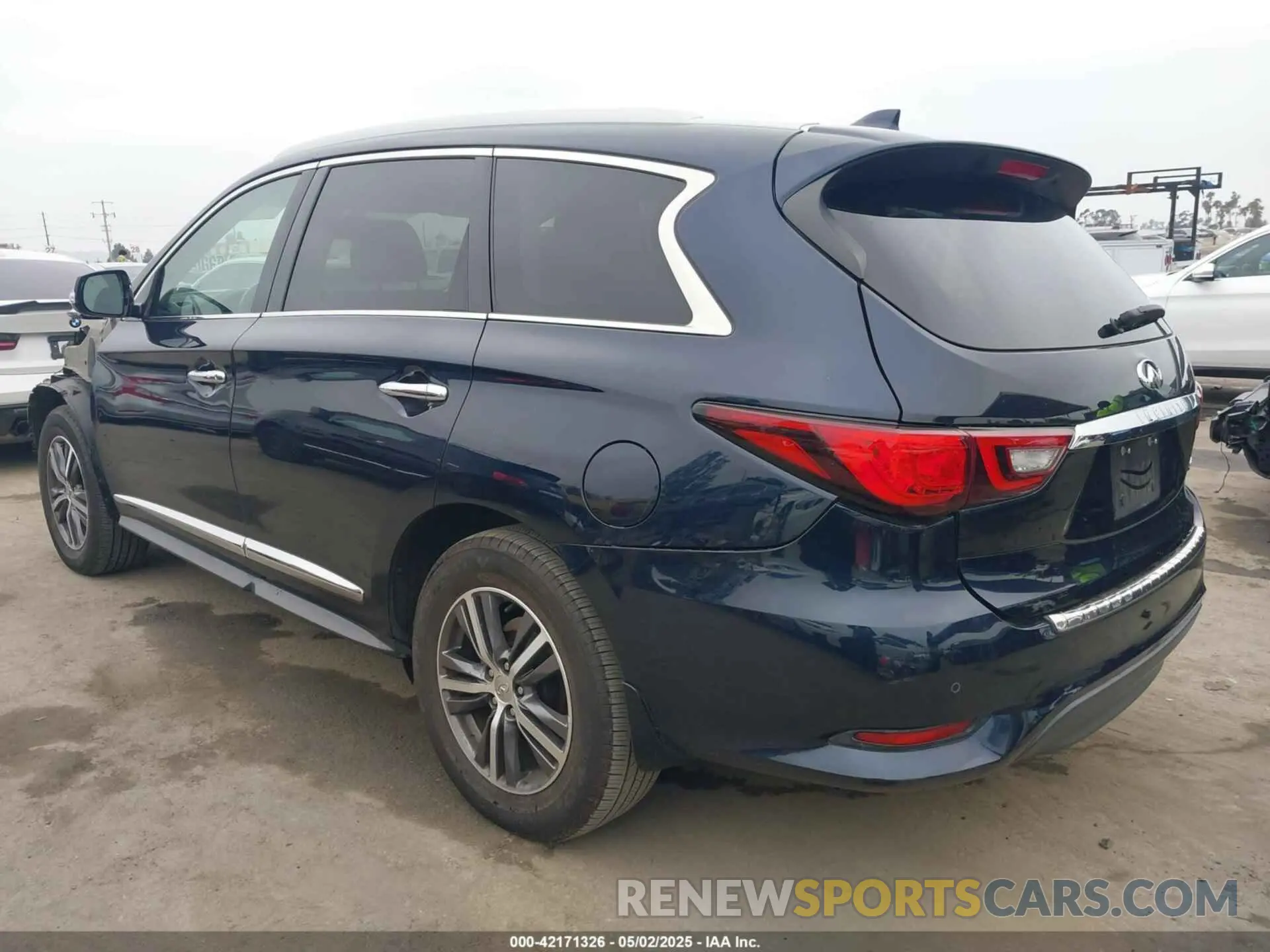 3 Photograph of a damaged car 5N1DL0MN3KC558730 INFINITI QX60 2019