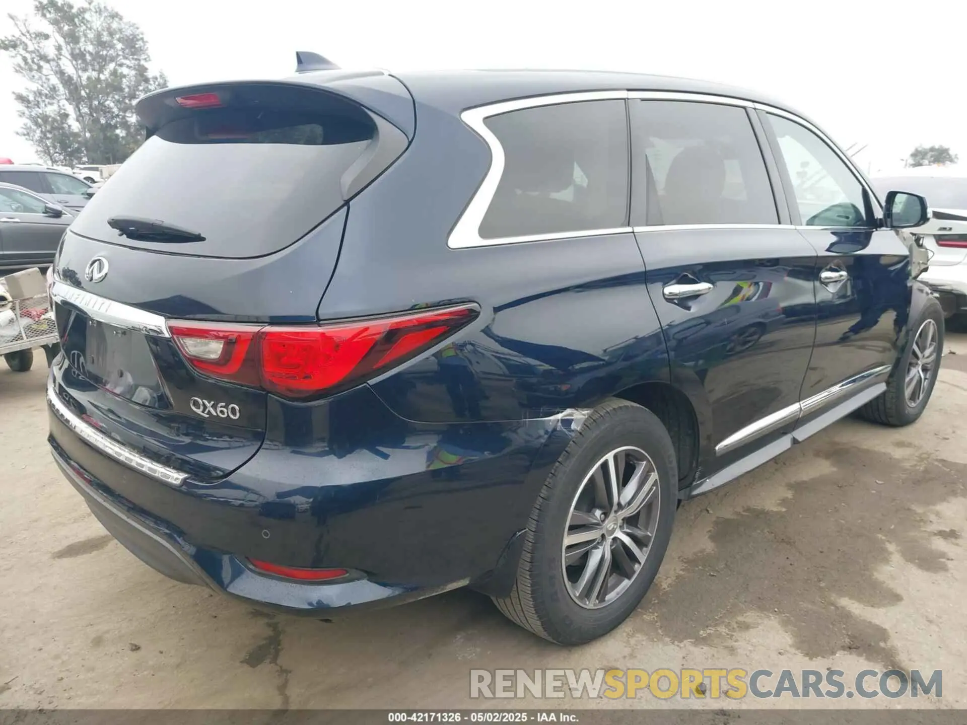 4 Photograph of a damaged car 5N1DL0MN3KC558730 INFINITI QX60 2019