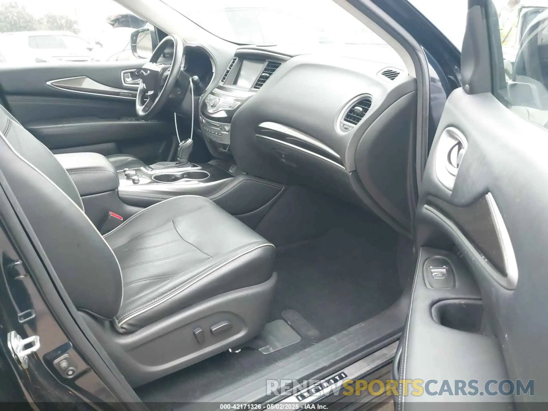 5 Photograph of a damaged car 5N1DL0MN3KC558730 INFINITI QX60 2019