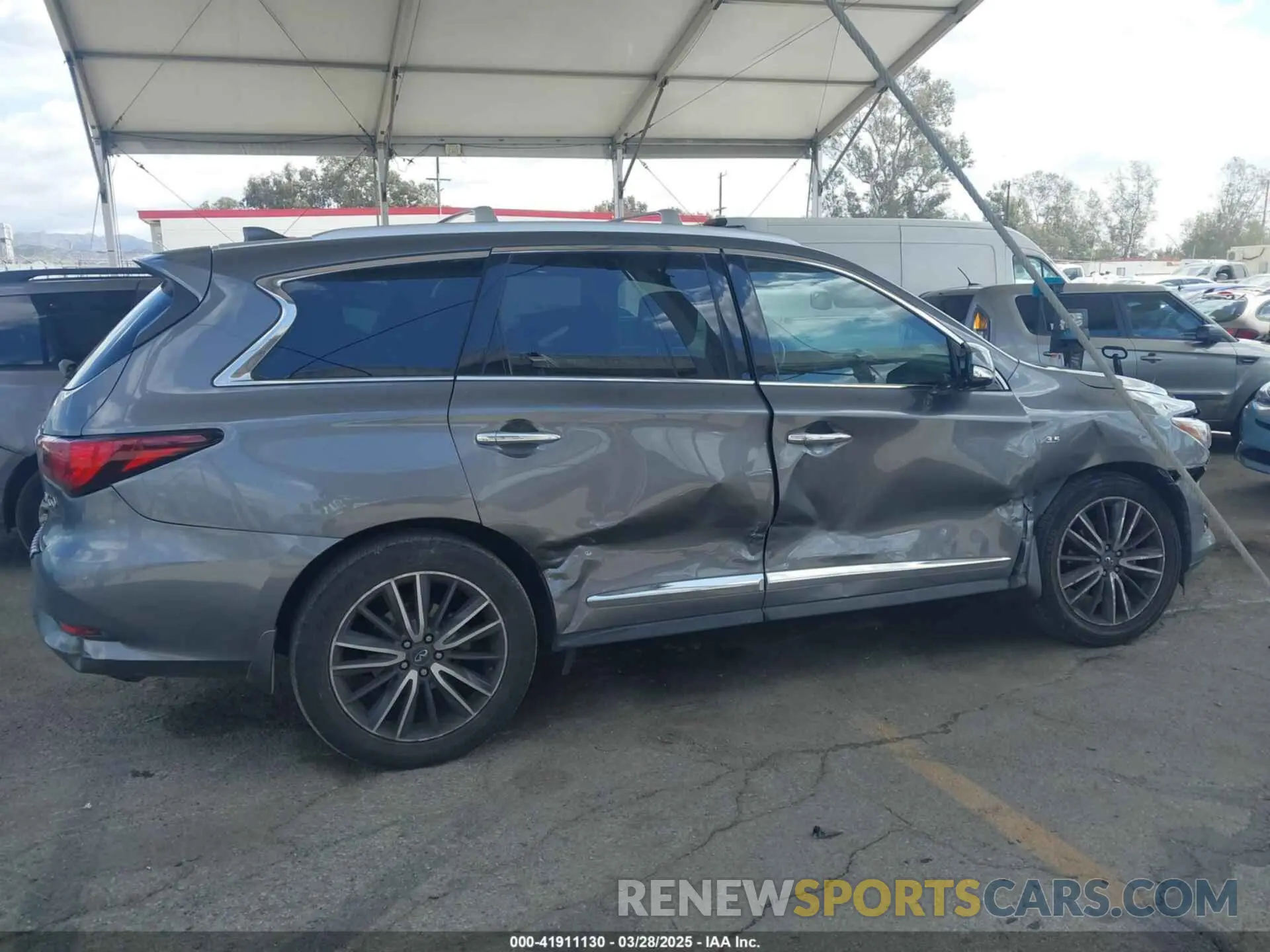 13 Photograph of a damaged car 5N1DL0MN3KC565998 INFINITI QX60 2019