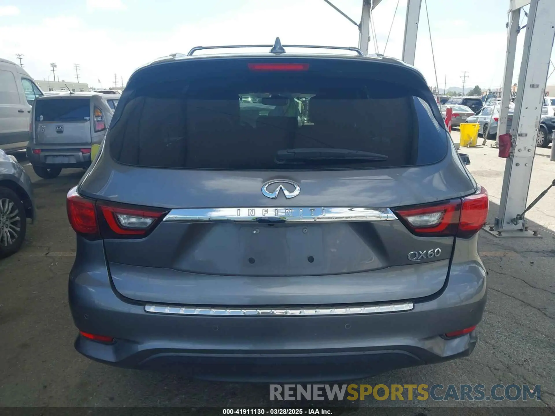 16 Photograph of a damaged car 5N1DL0MN3KC565998 INFINITI QX60 2019