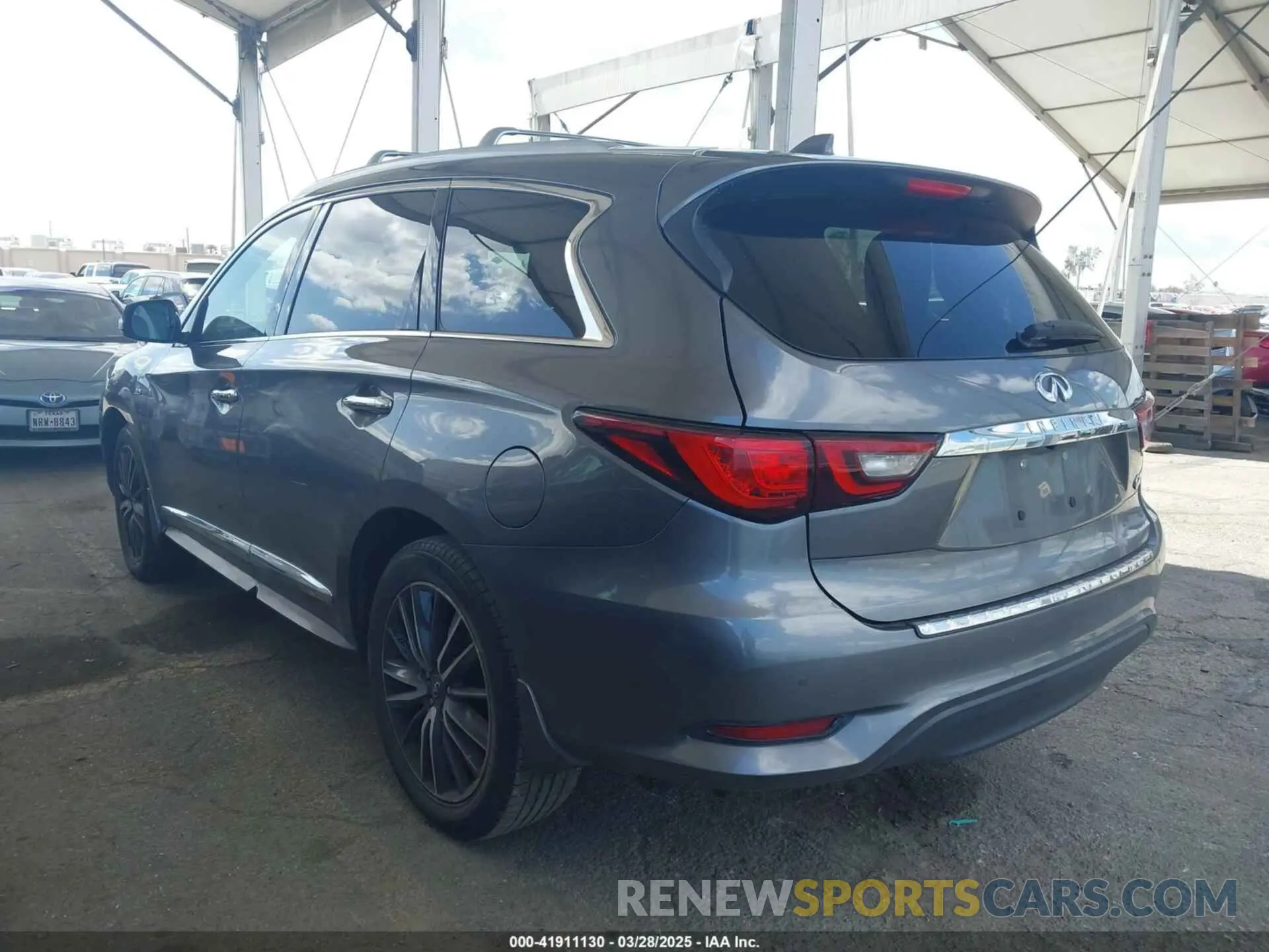 3 Photograph of a damaged car 5N1DL0MN3KC565998 INFINITI QX60 2019