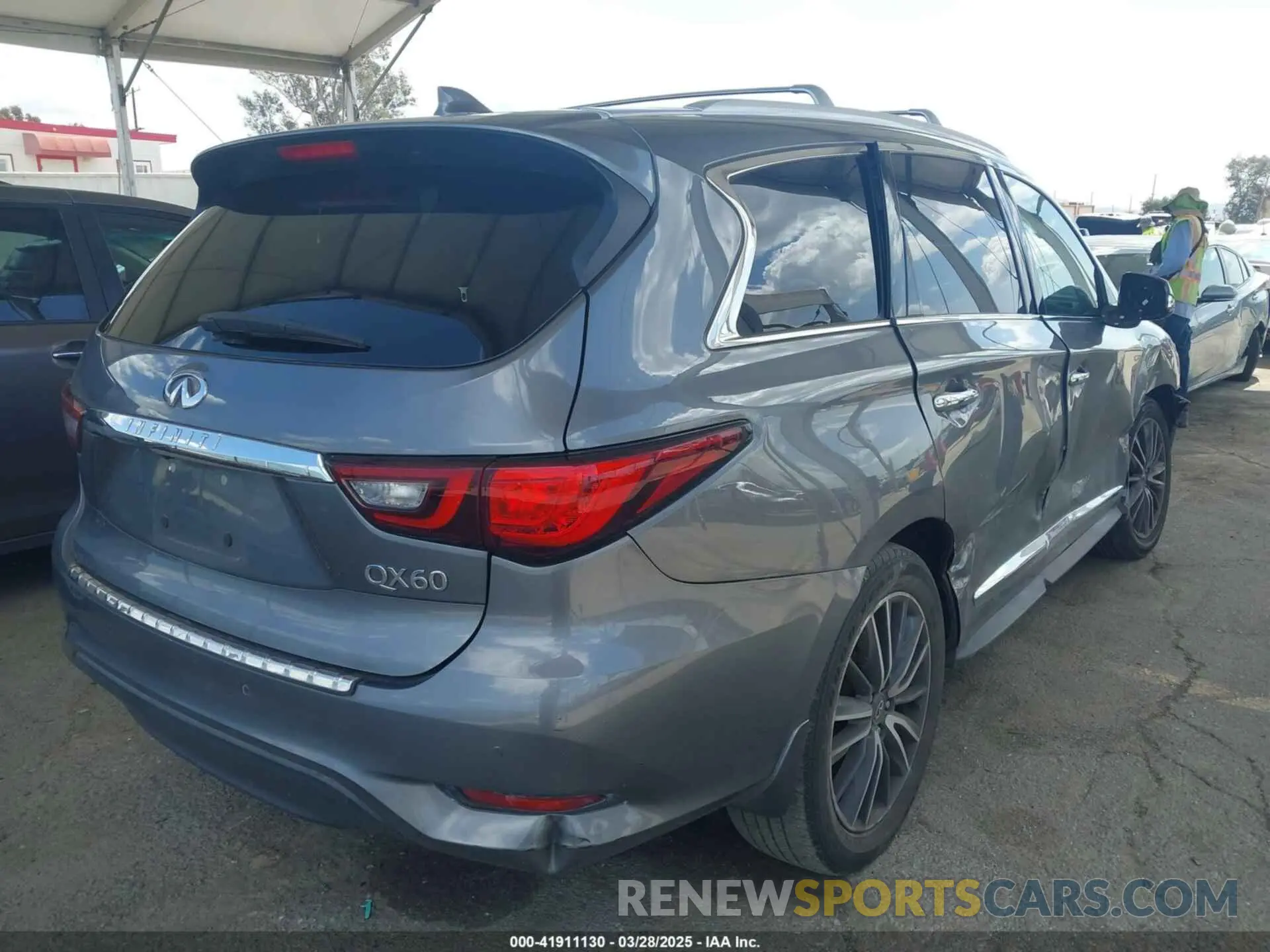 4 Photograph of a damaged car 5N1DL0MN3KC565998 INFINITI QX60 2019