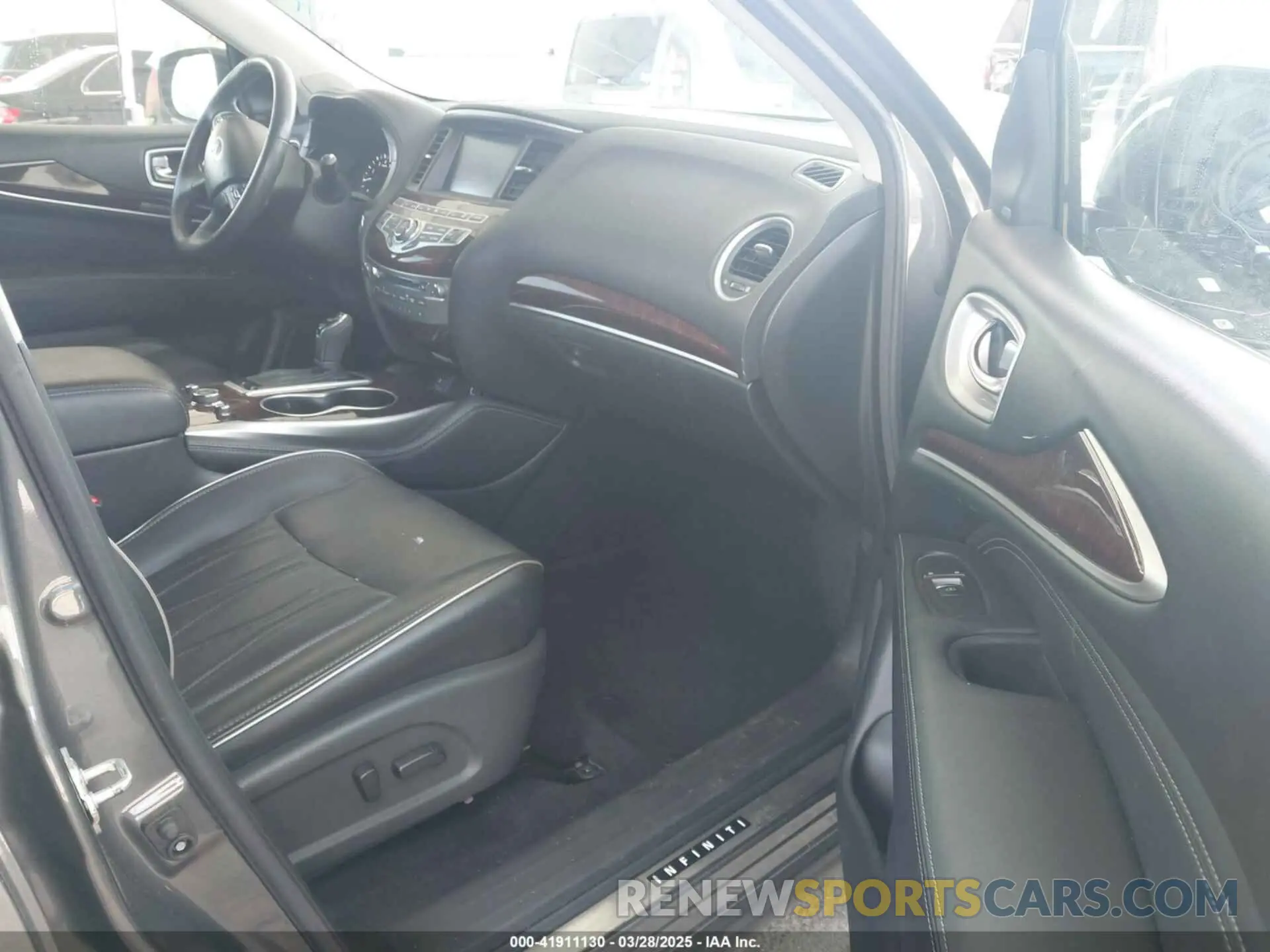 5 Photograph of a damaged car 5N1DL0MN3KC565998 INFINITI QX60 2019