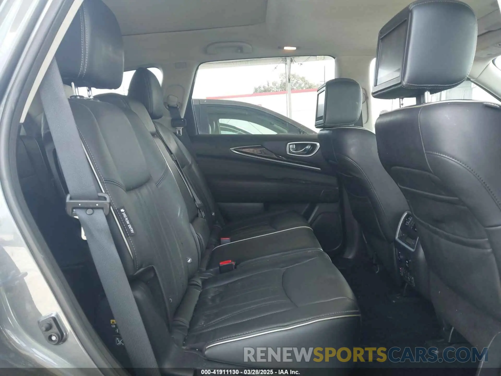 8 Photograph of a damaged car 5N1DL0MN3KC565998 INFINITI QX60 2019