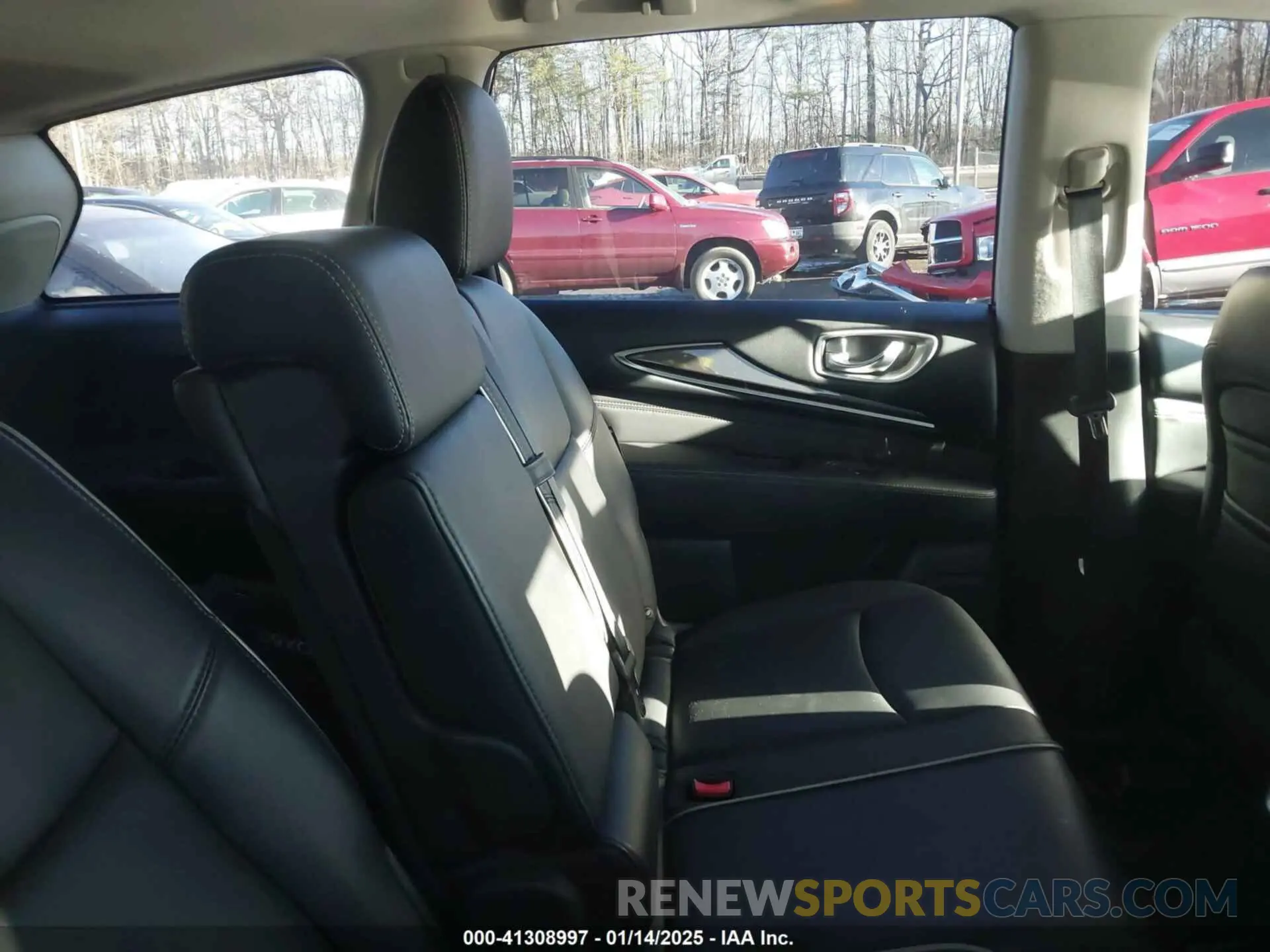 8 Photograph of a damaged car 5N1DL0MN3KC568514 INFINITI QX60 2019
