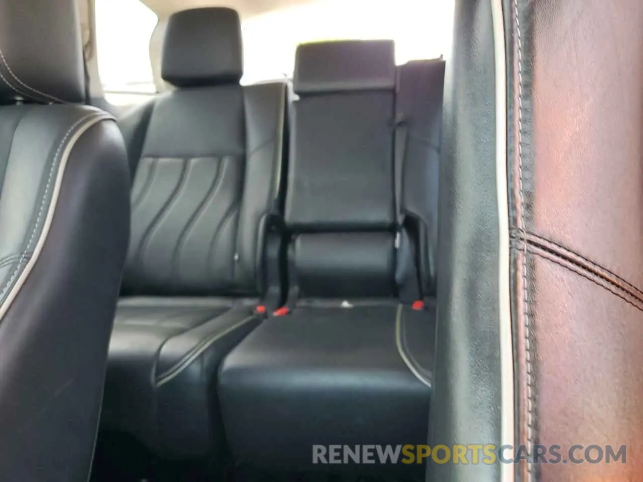 10 Photograph of a damaged car 5N1DL0MN4KC511433 INFINITI QX60 2019