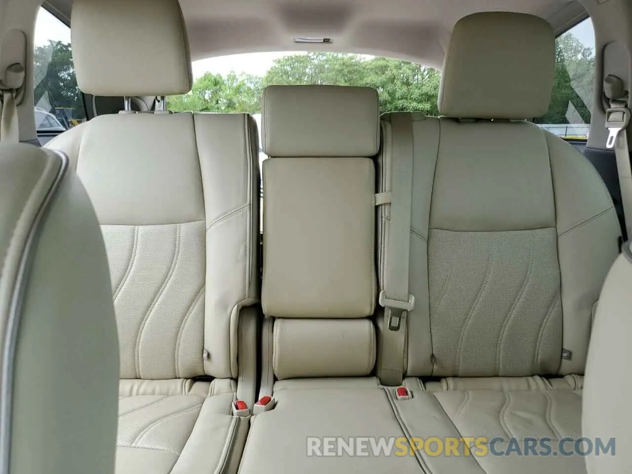 10 Photograph of a damaged car 5N1DL0MN4KC532377 INFINITI QX60 2019