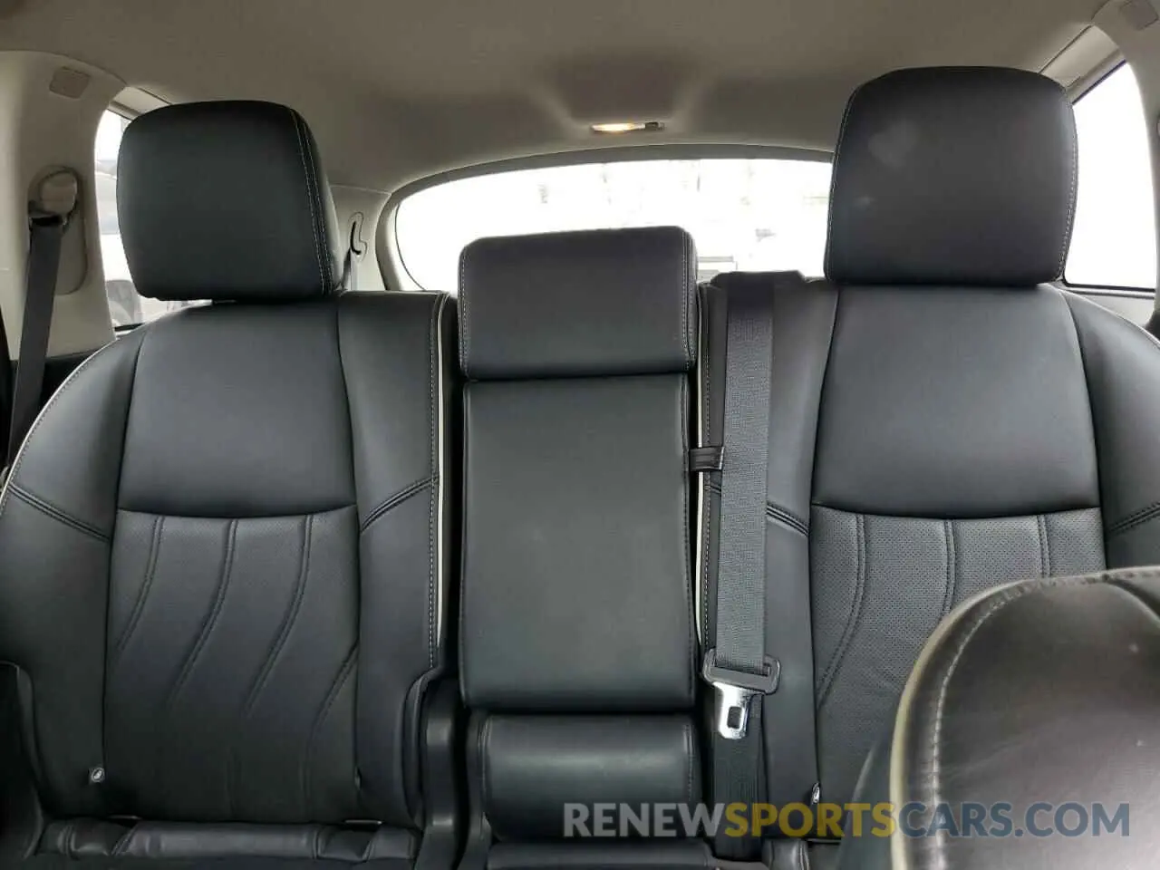10 Photograph of a damaged car 5N1DL0MN4KC551544 INFINITI QX60 2019