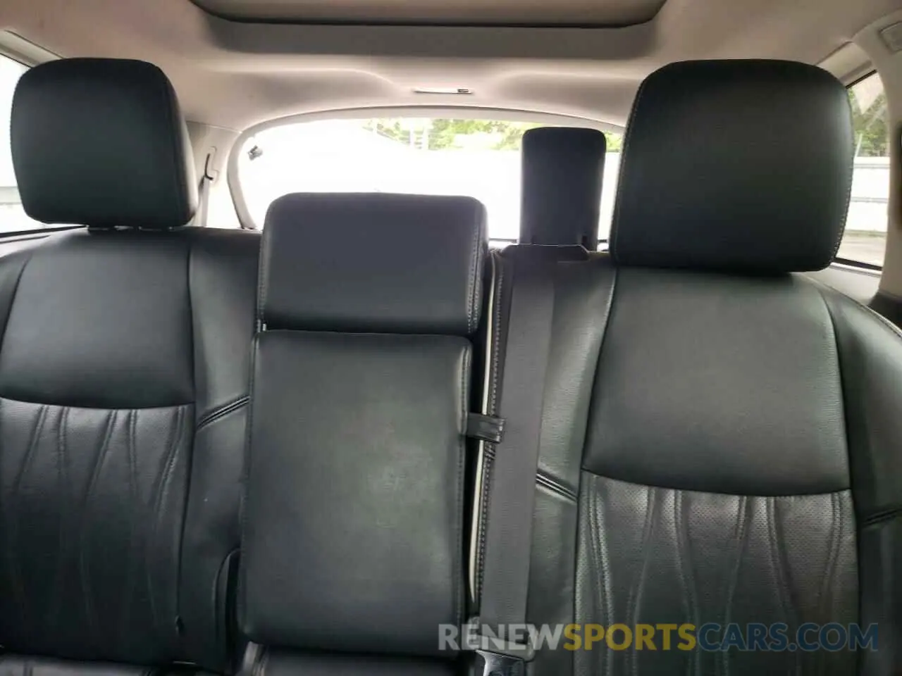 10 Photograph of a damaged car 5N1DL0MN4KC560857 INFINITI QX60 2019