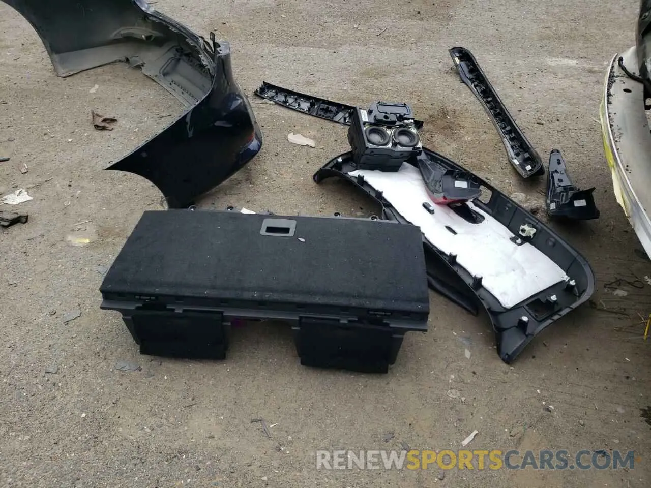 13 Photograph of a damaged car 5N1DL0MN4KC560857 INFINITI QX60 2019
