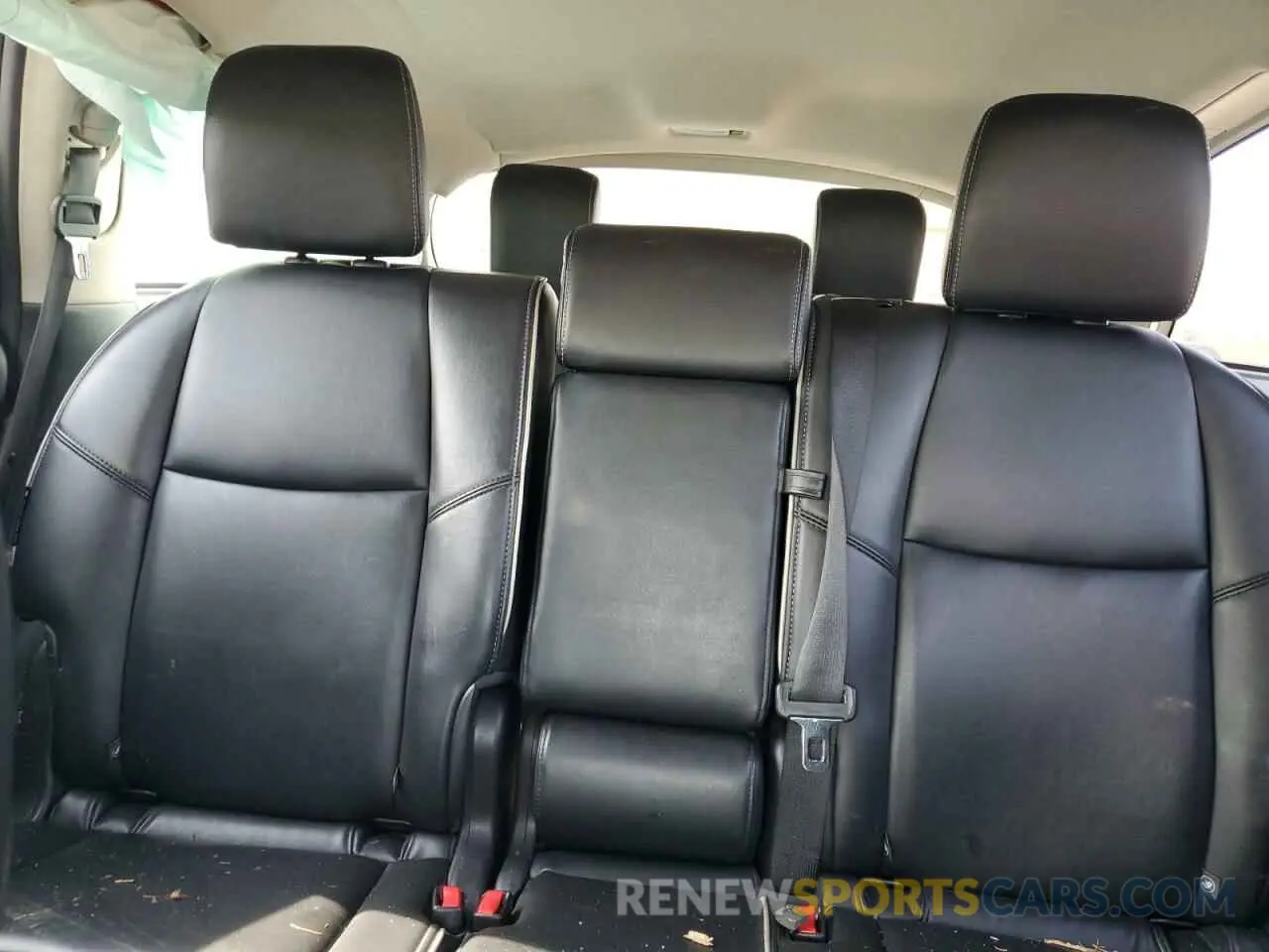 10 Photograph of a damaged car 5N1DL0MN5KC555277 INFINITI QX60 2019